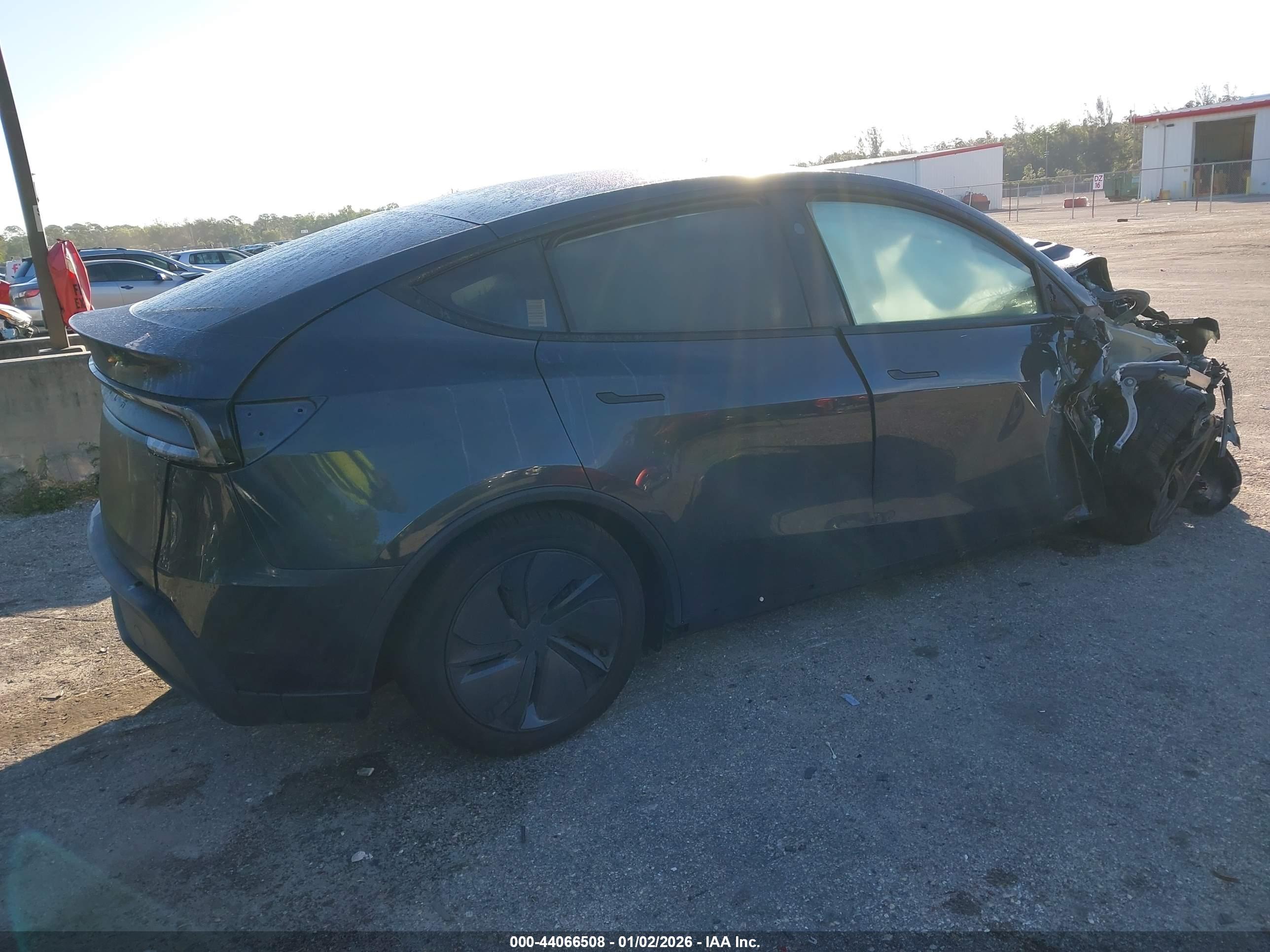 TESLA MODEL image 4