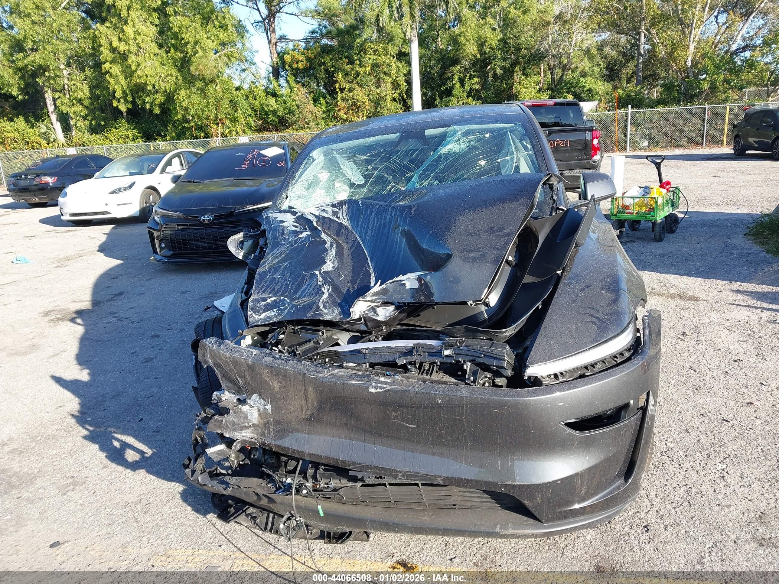 TESLA MODEL image 6