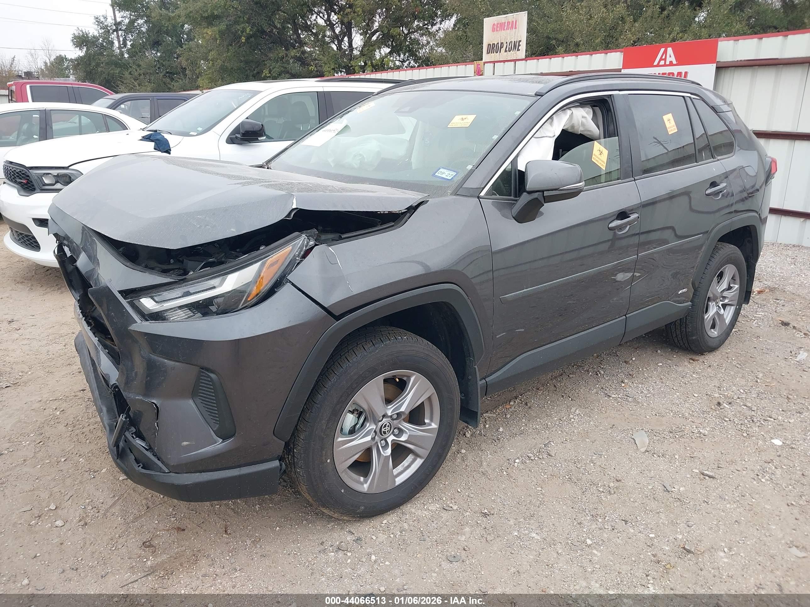 TOYOTA RAV4 image 2