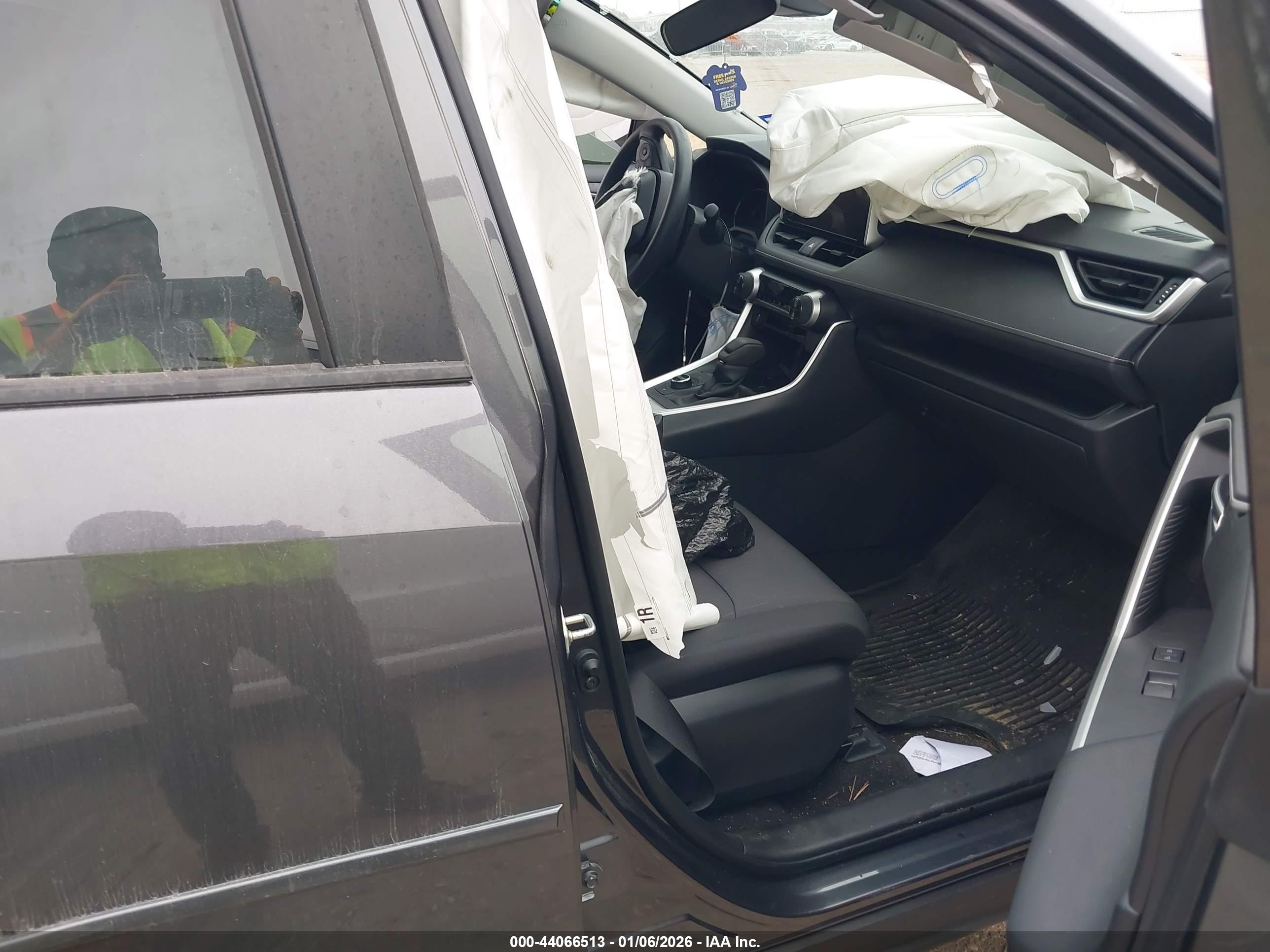 TOYOTA RAV4 image 5