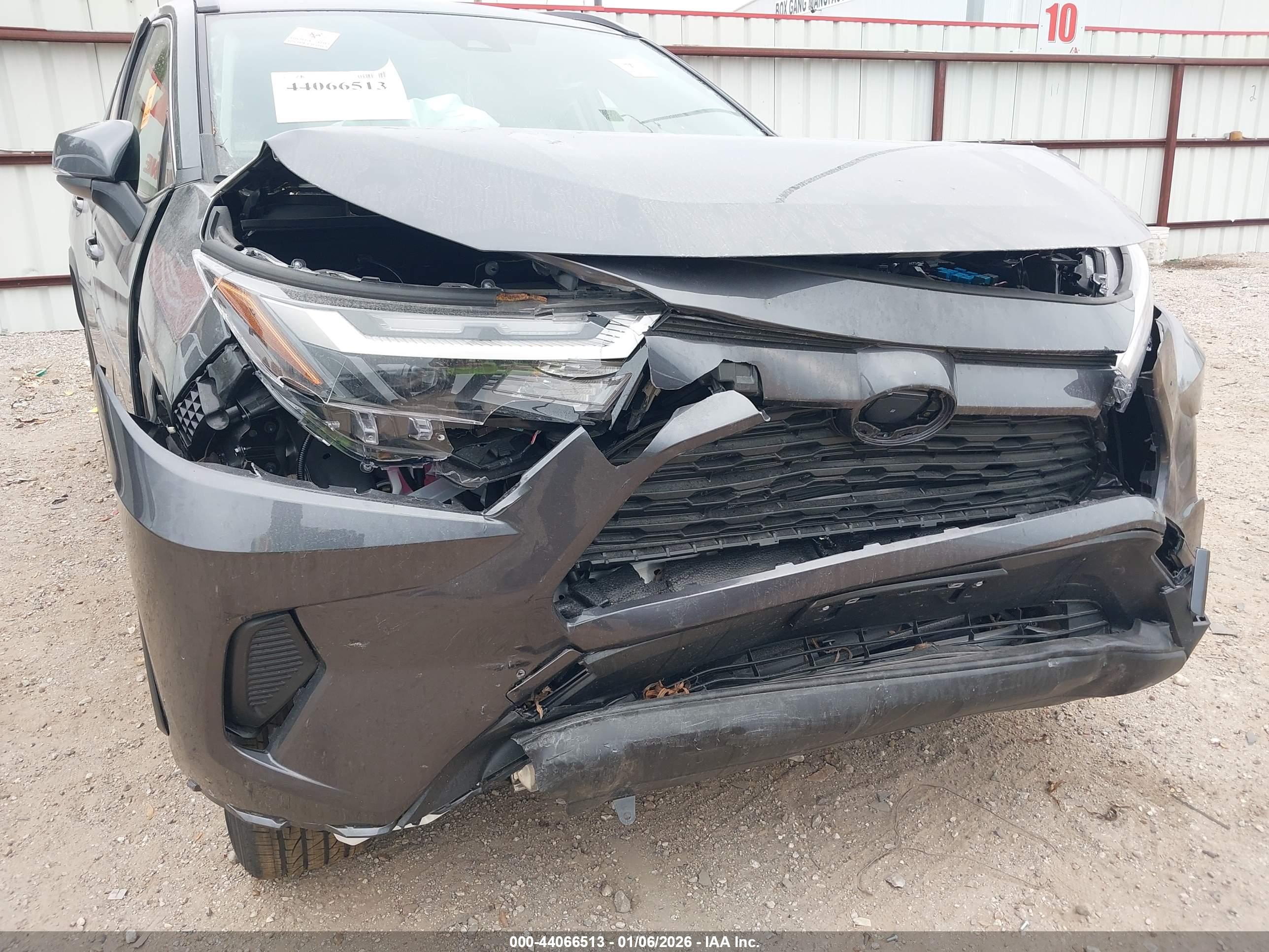 TOYOTA RAV4 image 6