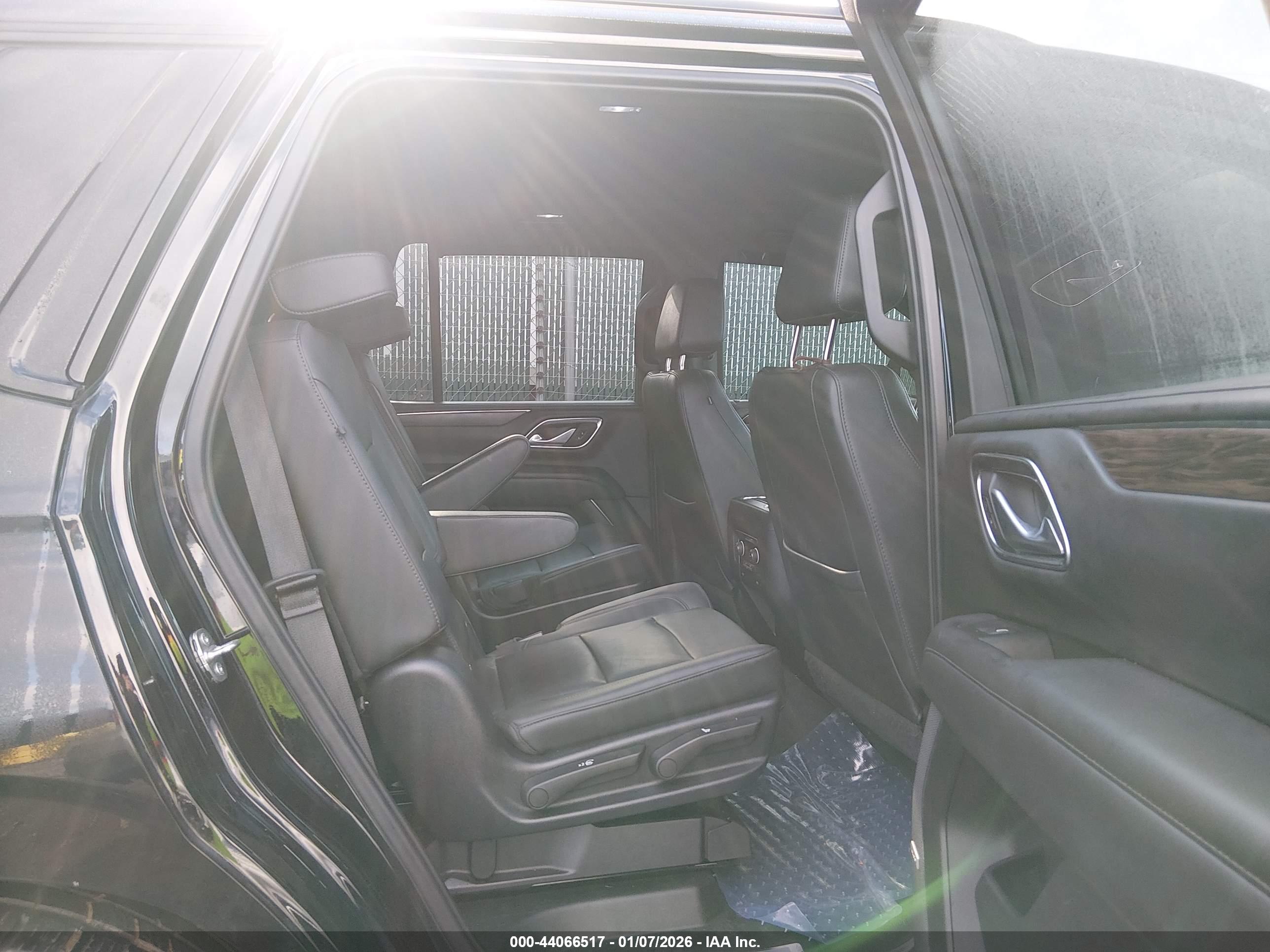 CHEVROLET TAHOE image 8