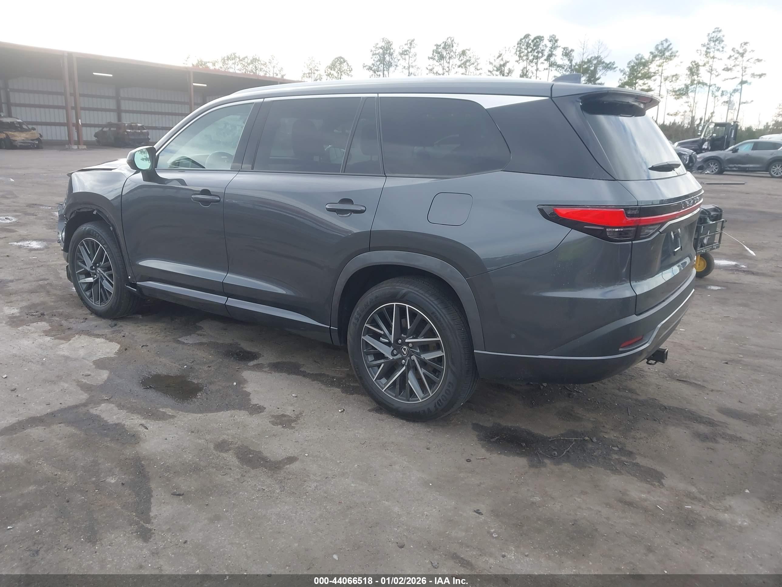 LEXUS TX image 3