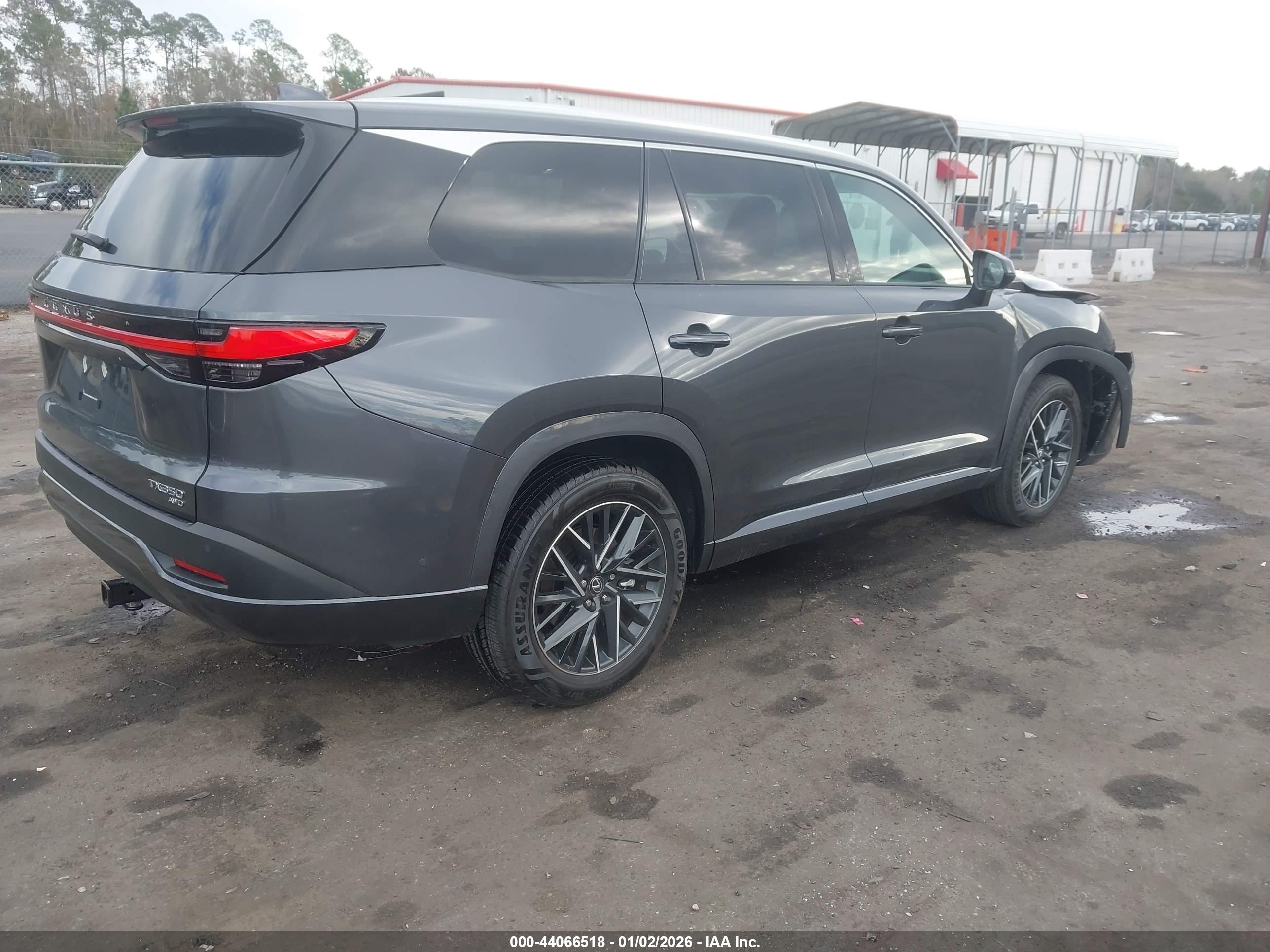 LEXUS TX image 4