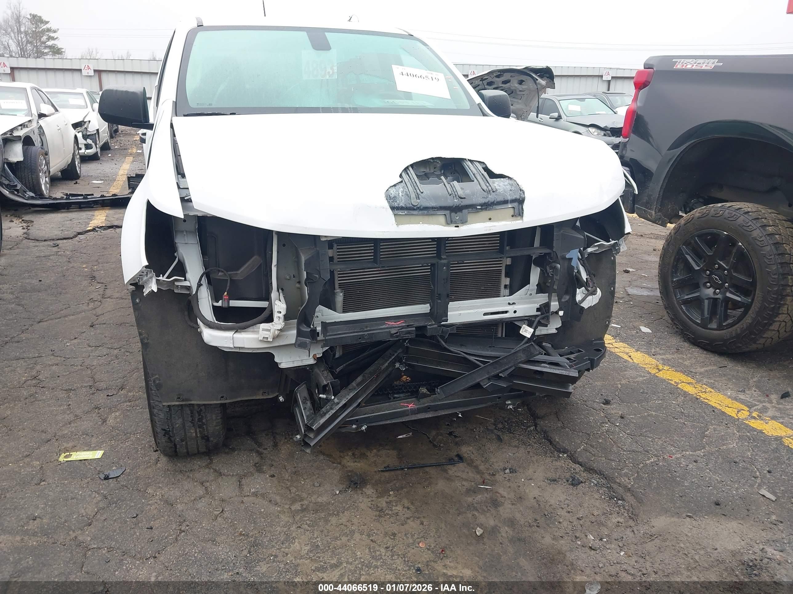 CHEVROLET COLORADO image 6