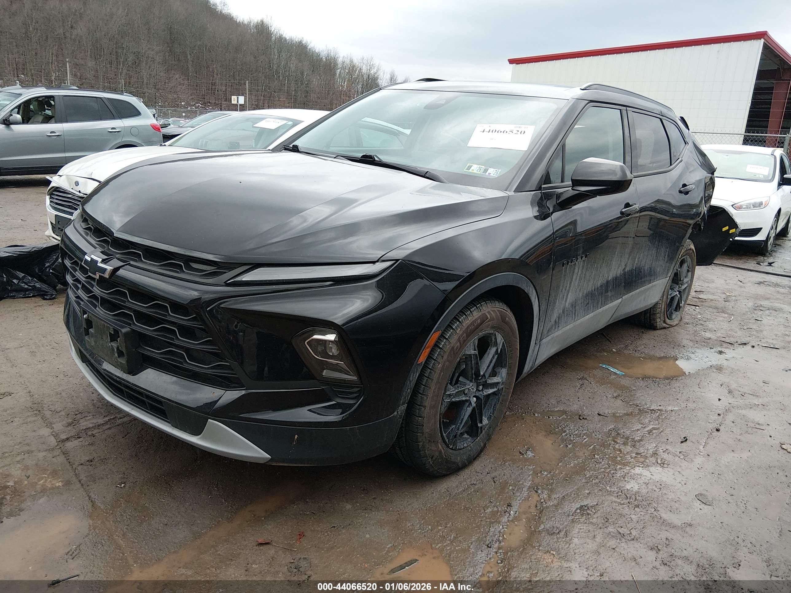 CHEVROLET BLAZER image 2