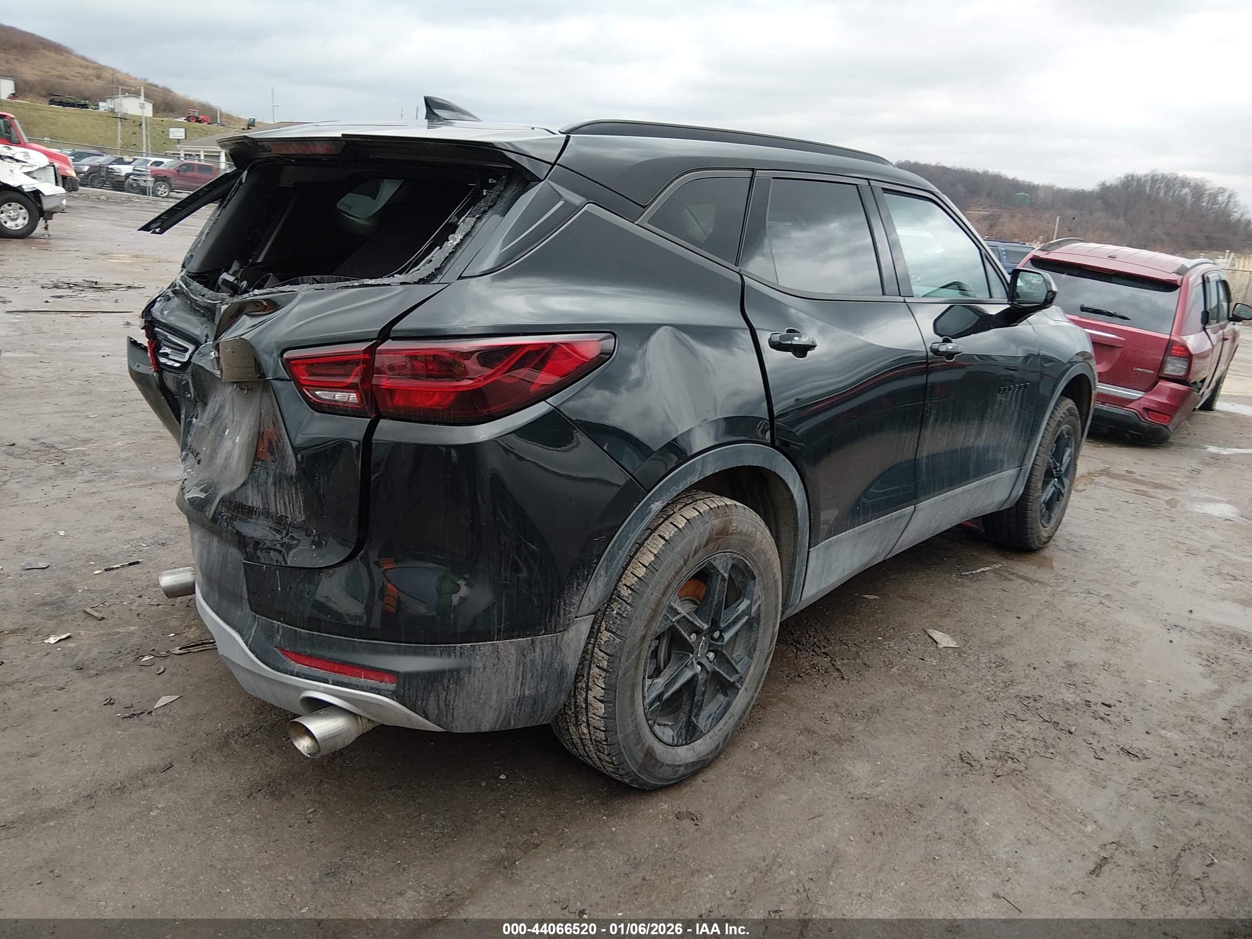 CHEVROLET BLAZER image 4