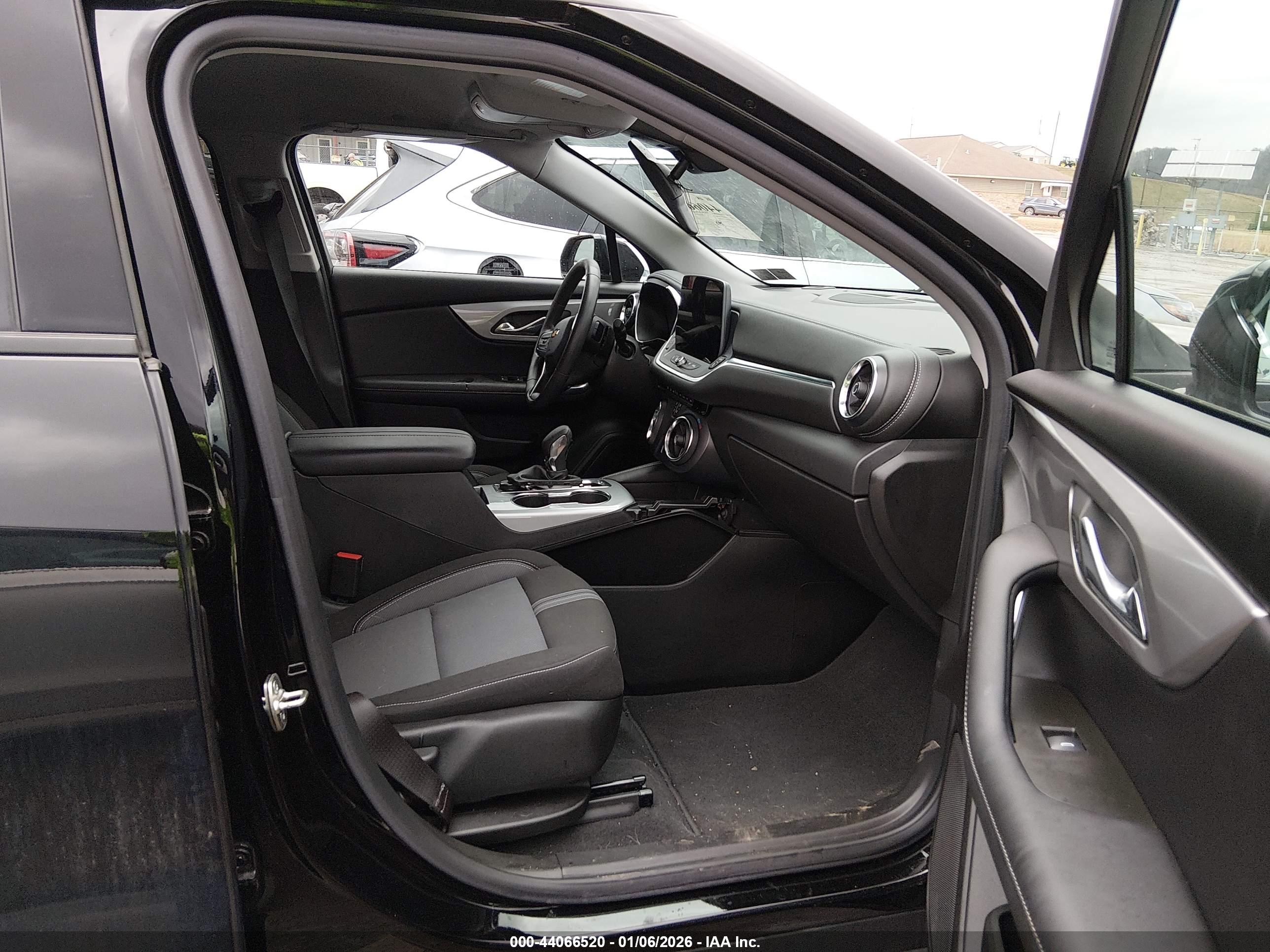 CHEVROLET BLAZER image 5