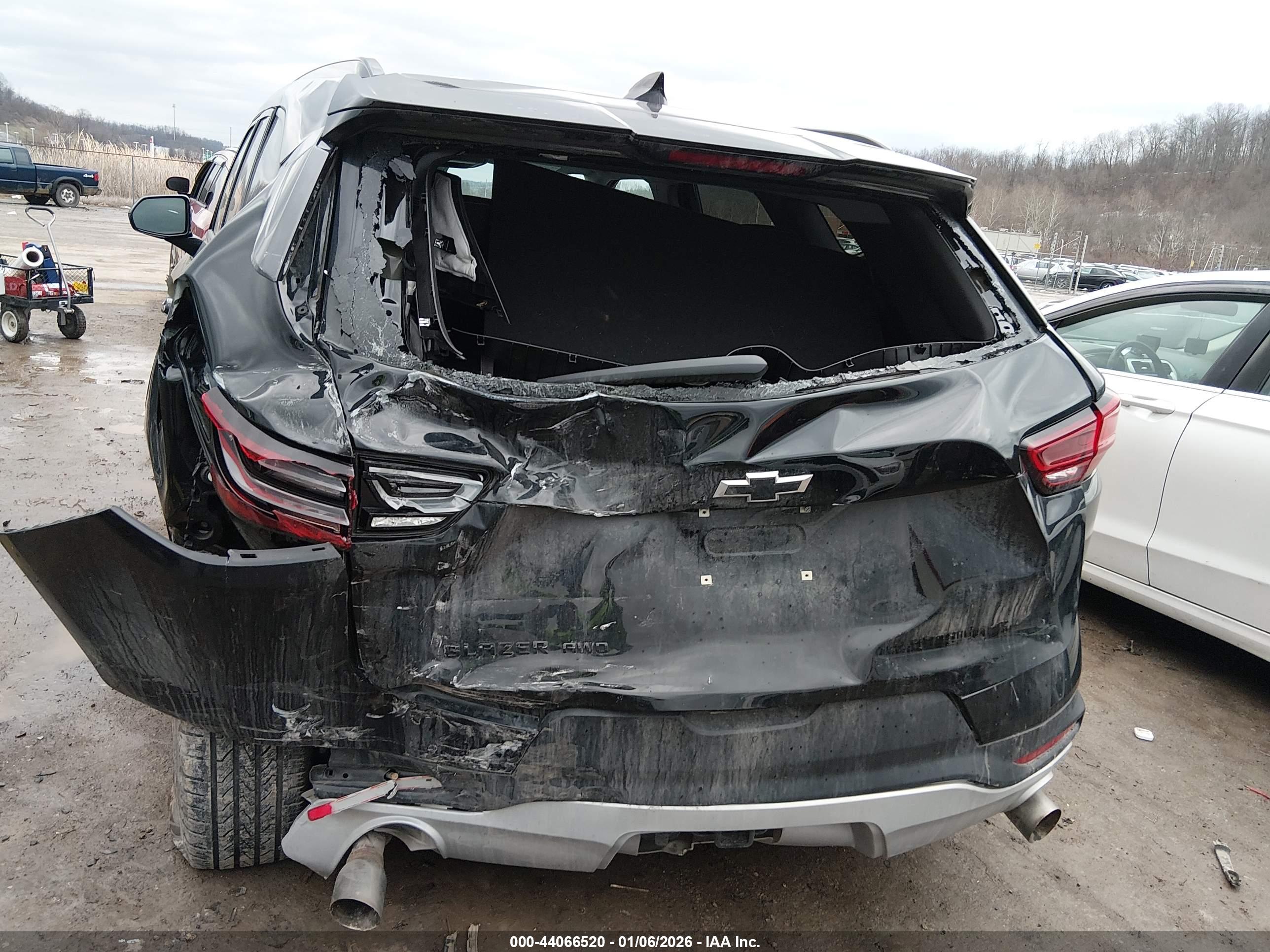 CHEVROLET BLAZER image 6