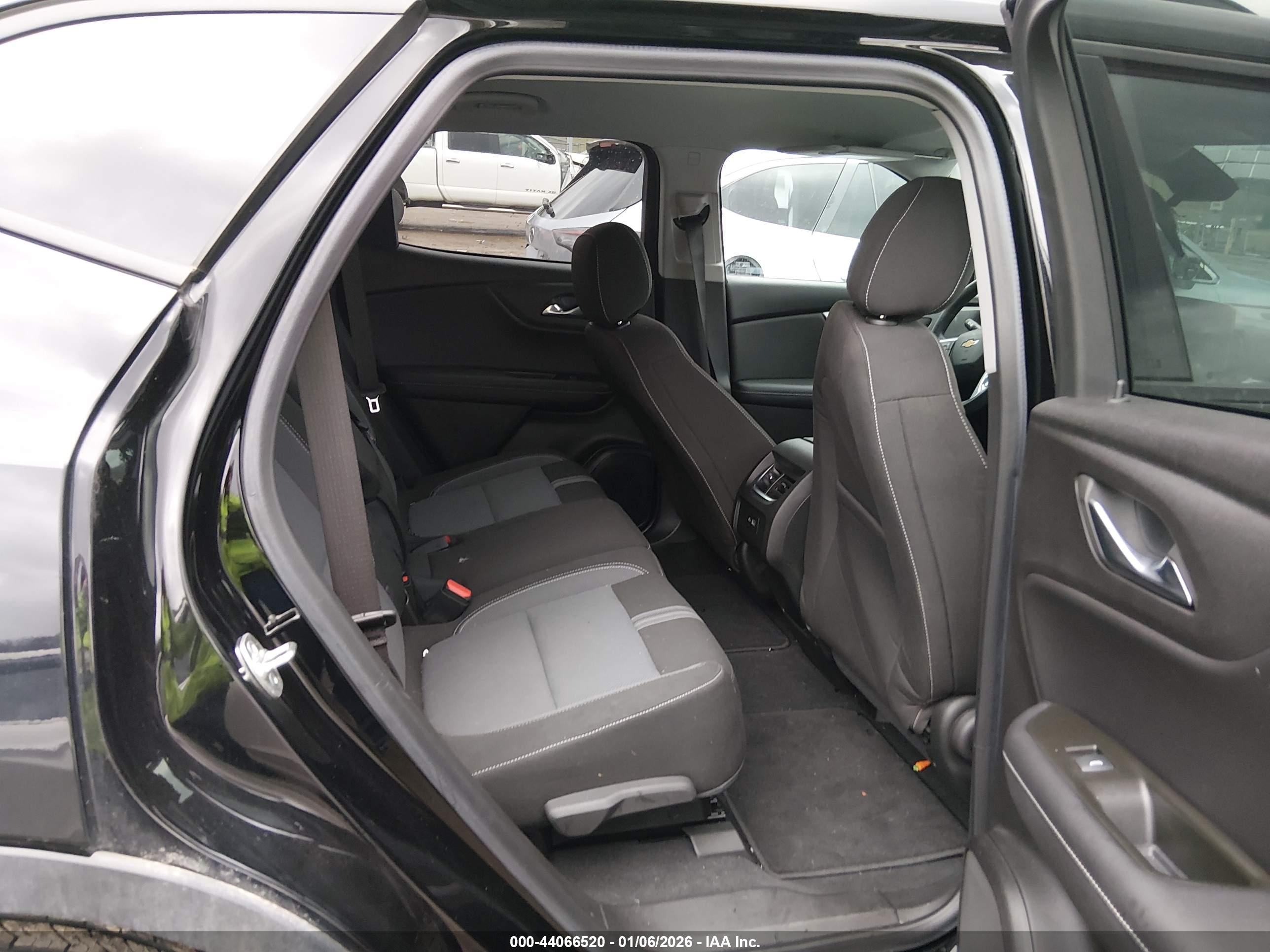 CHEVROLET BLAZER image 8