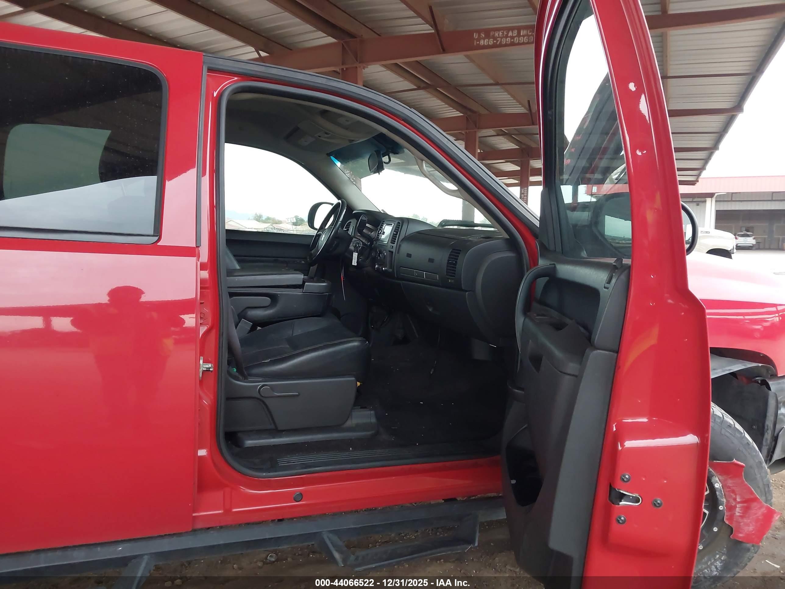 CHEVROLET SILVERADO image 5