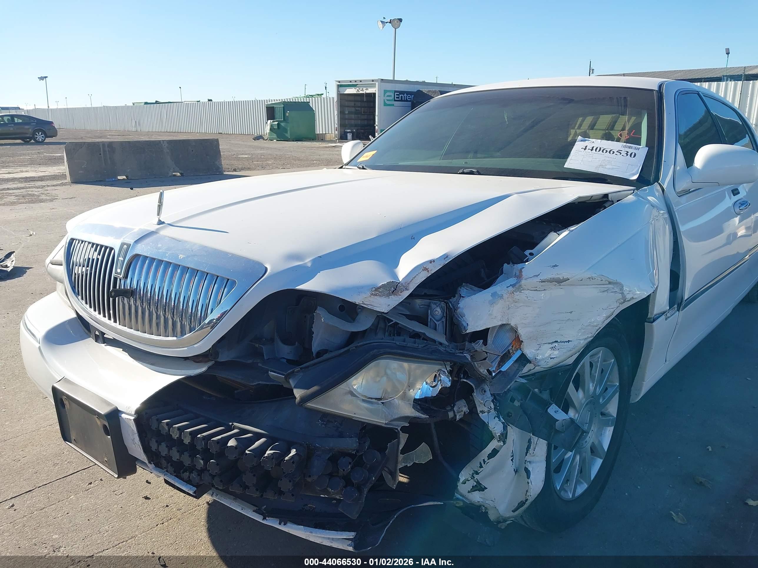 LINCOLN TOWN image 6