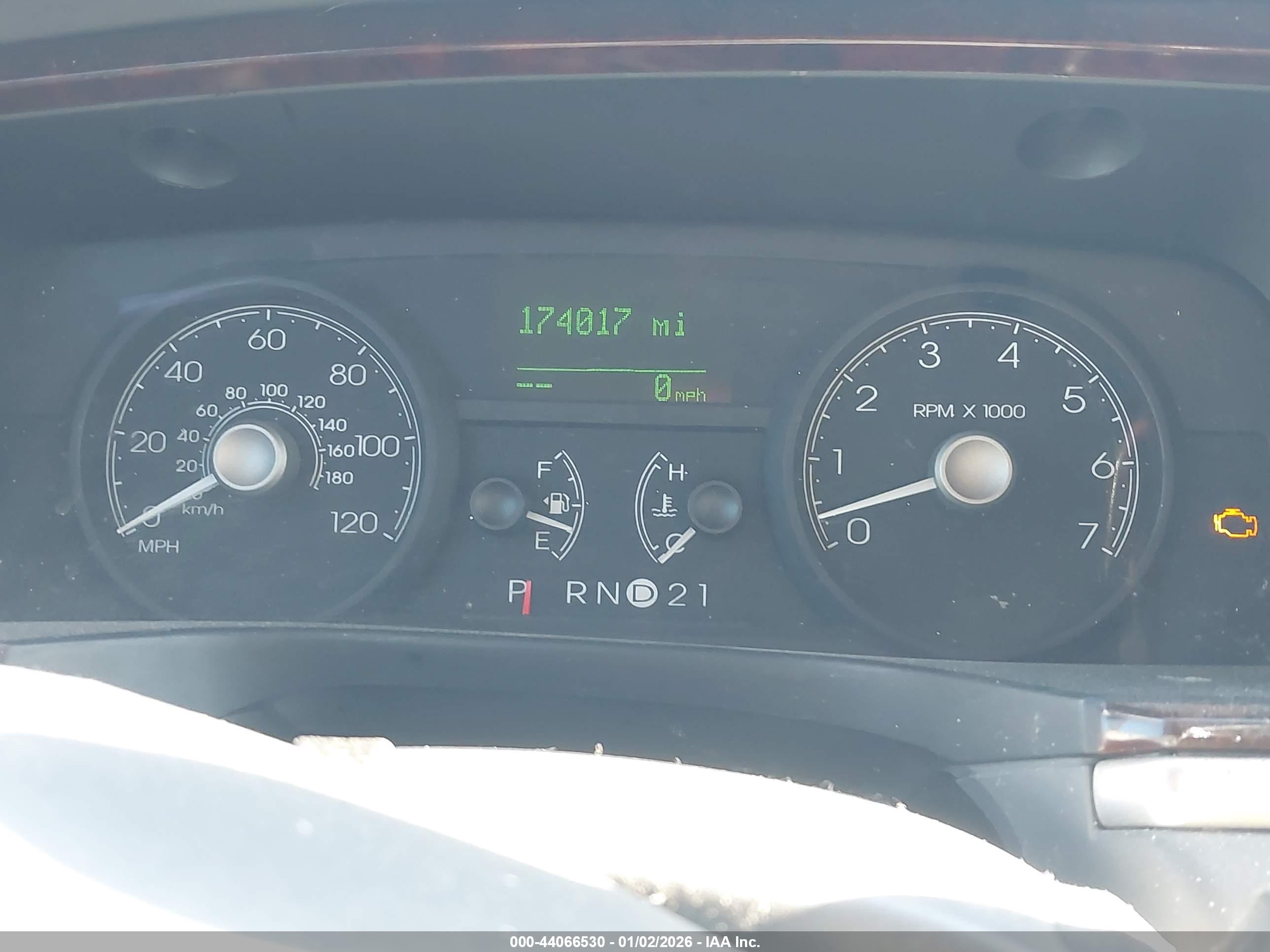 LINCOLN TOWN image 7