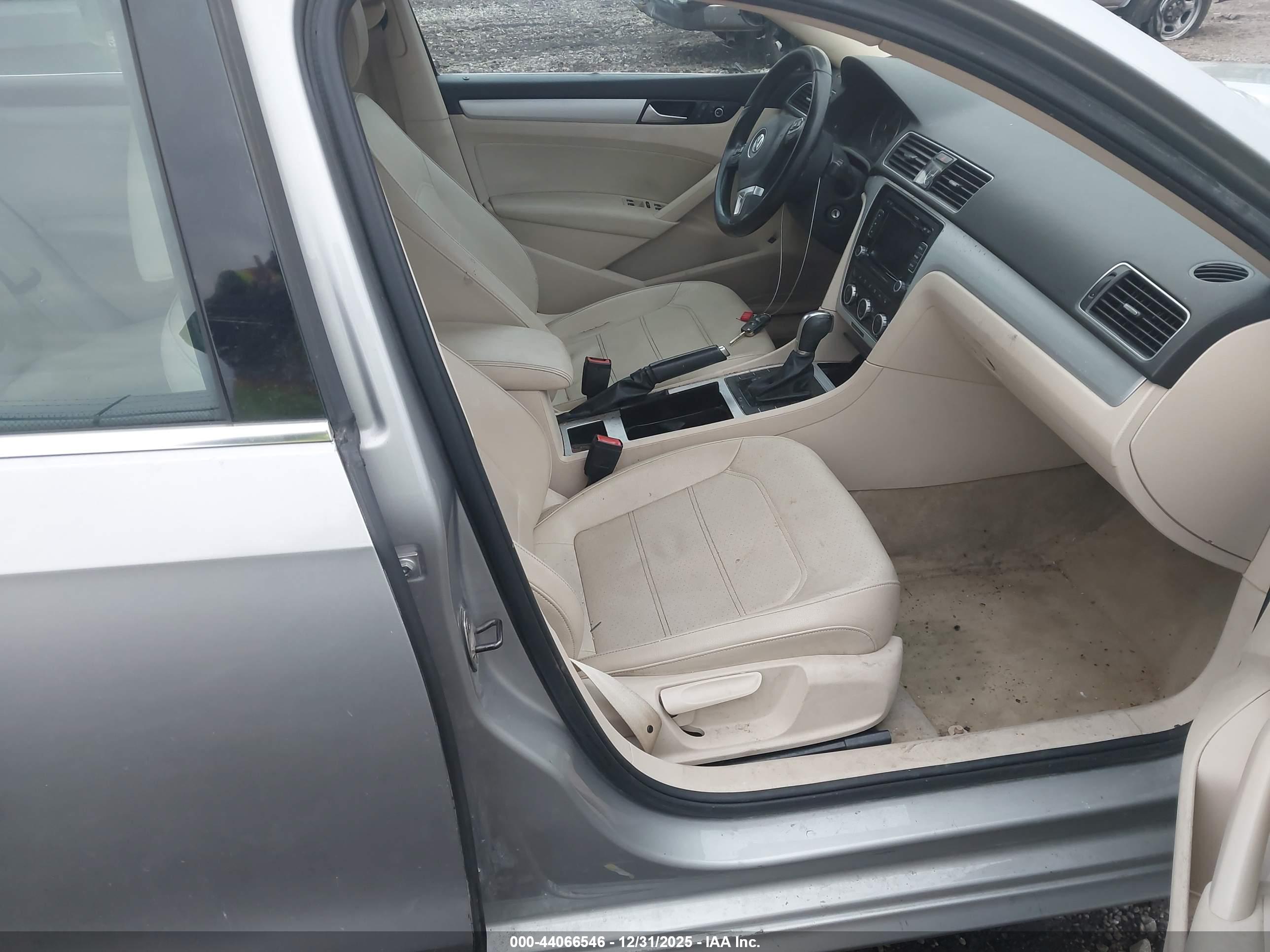 VOLKSWAGEN PASSAT image 5