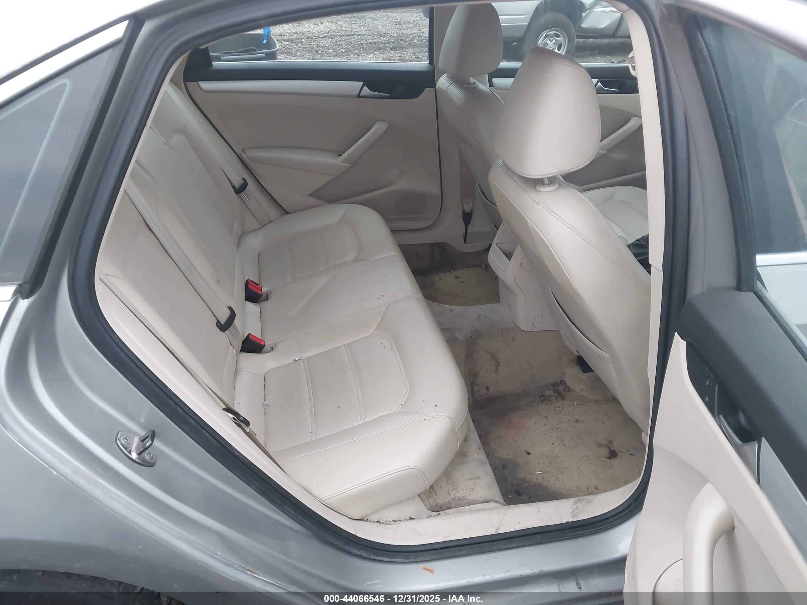 VOLKSWAGEN PASSAT image 8