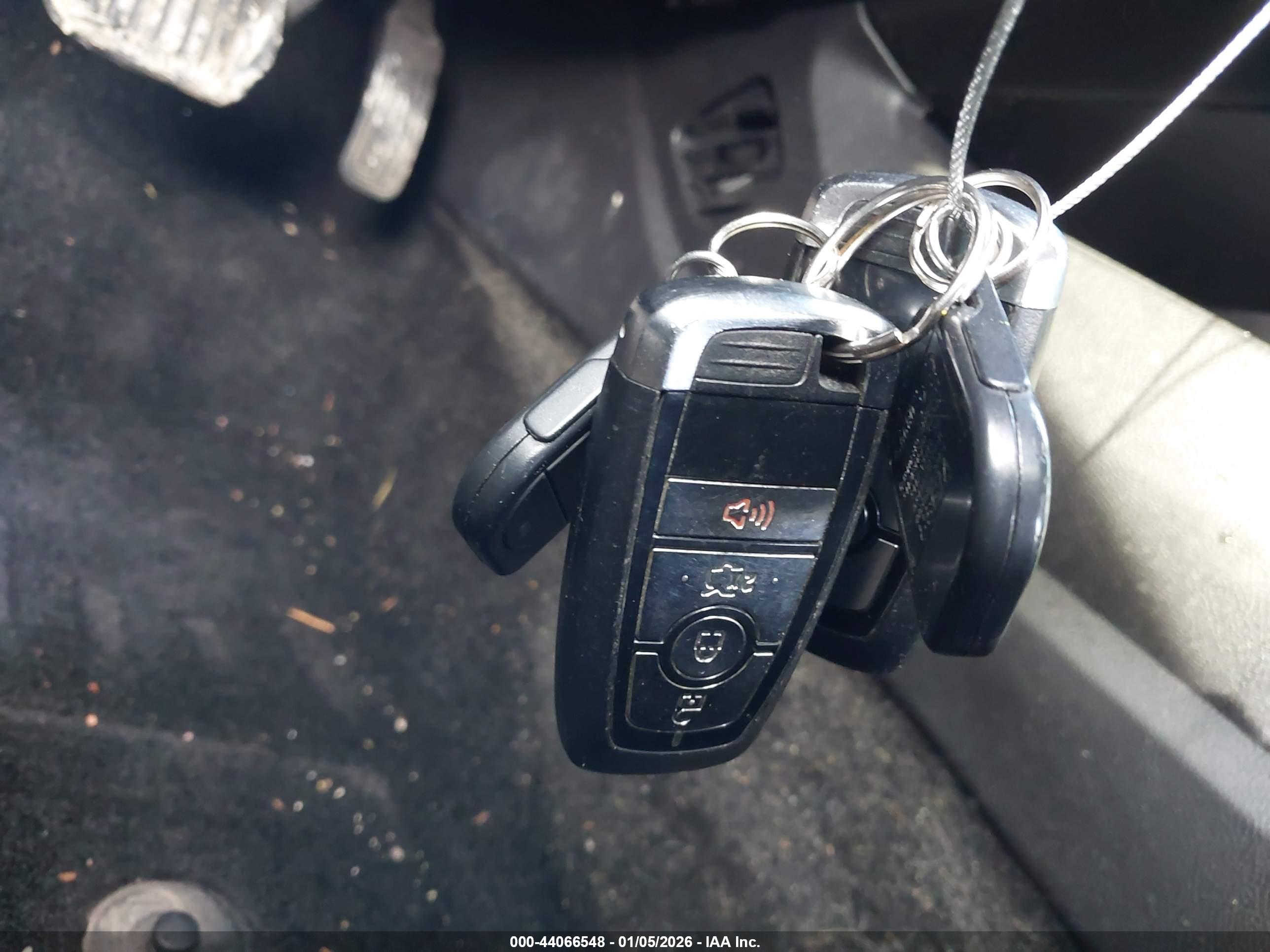 FORD FUSION image 11