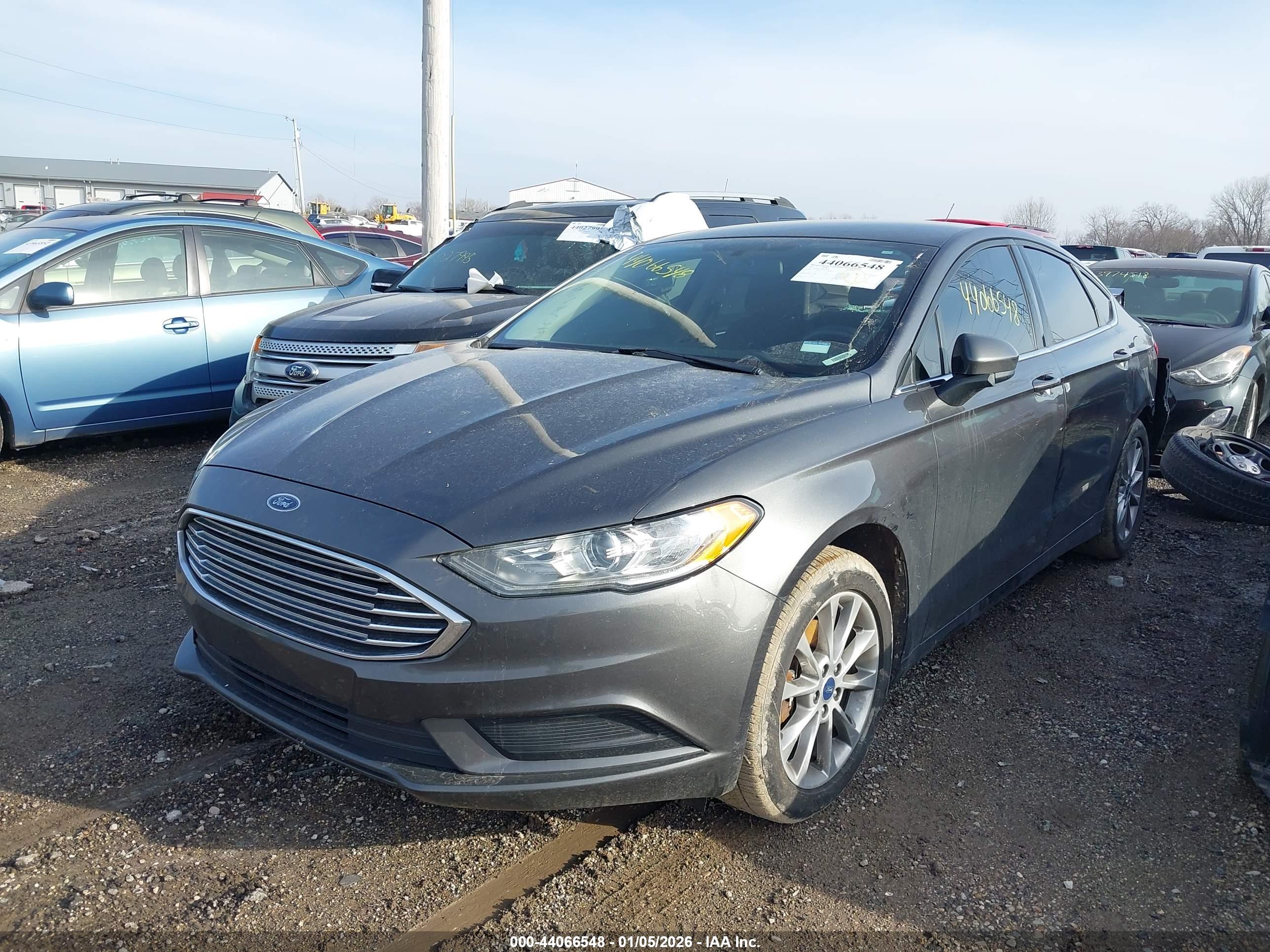 FORD FUSION image 2