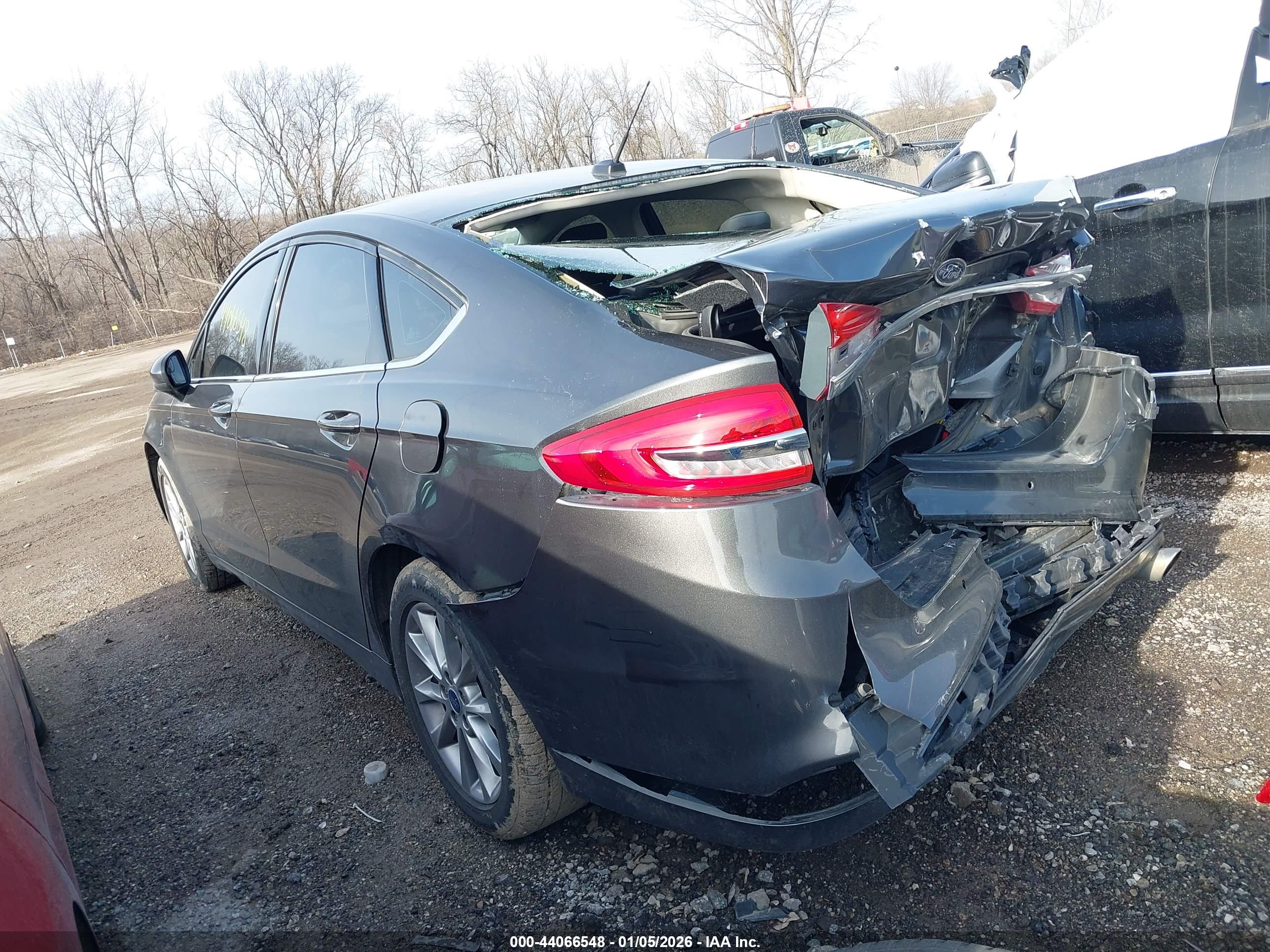 FORD FUSION image 3