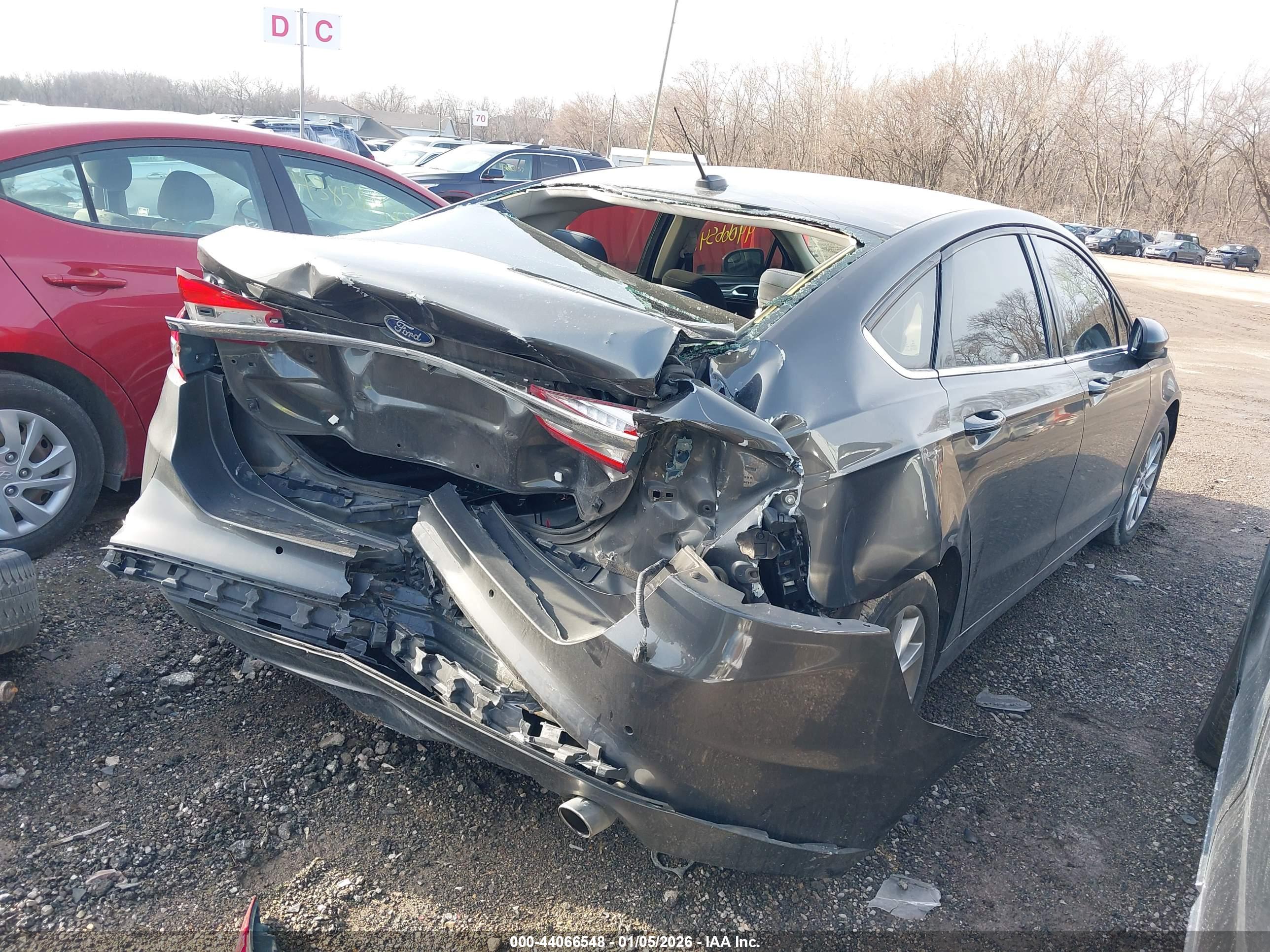 FORD FUSION image 4