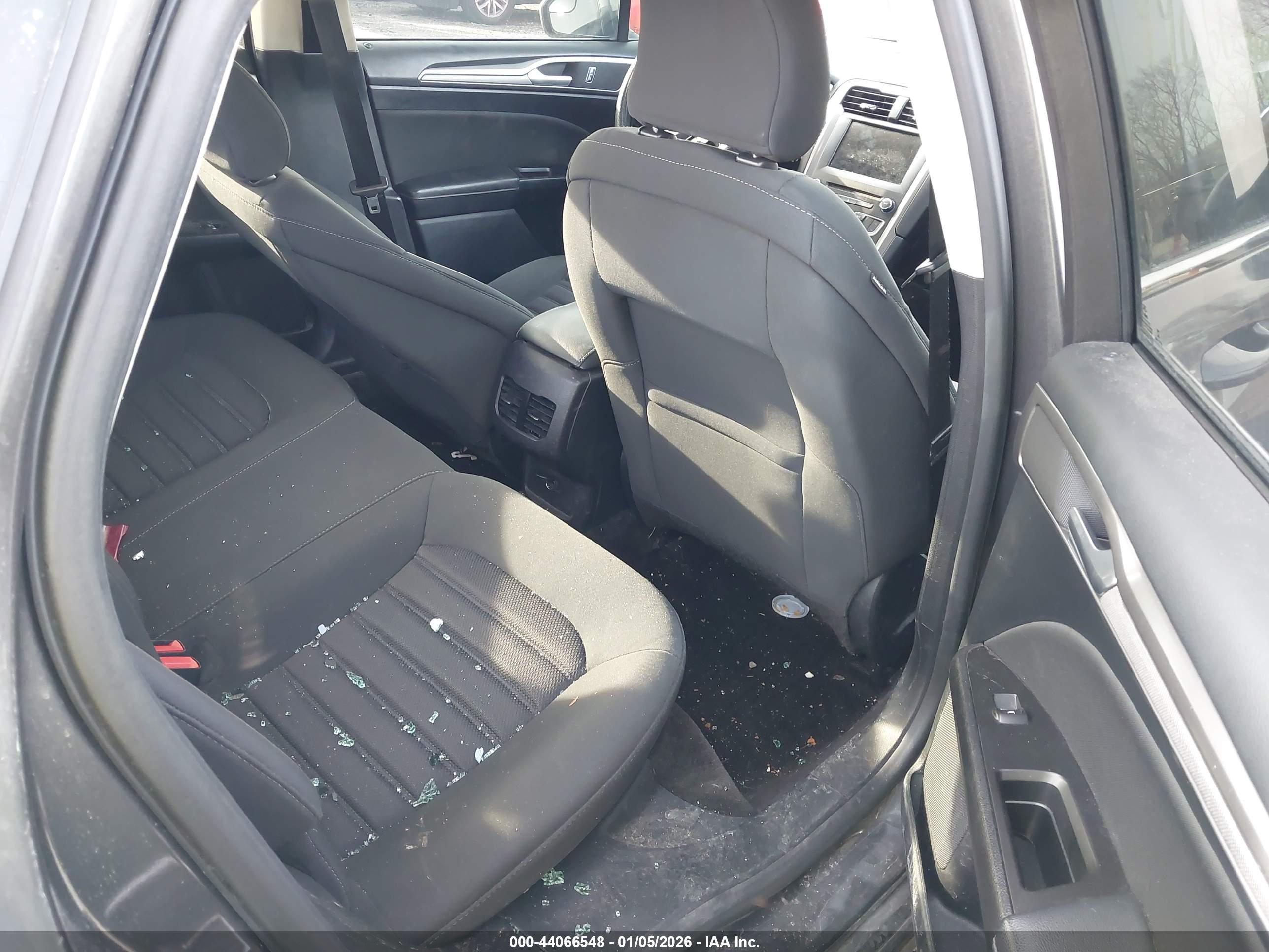 FORD FUSION image 8