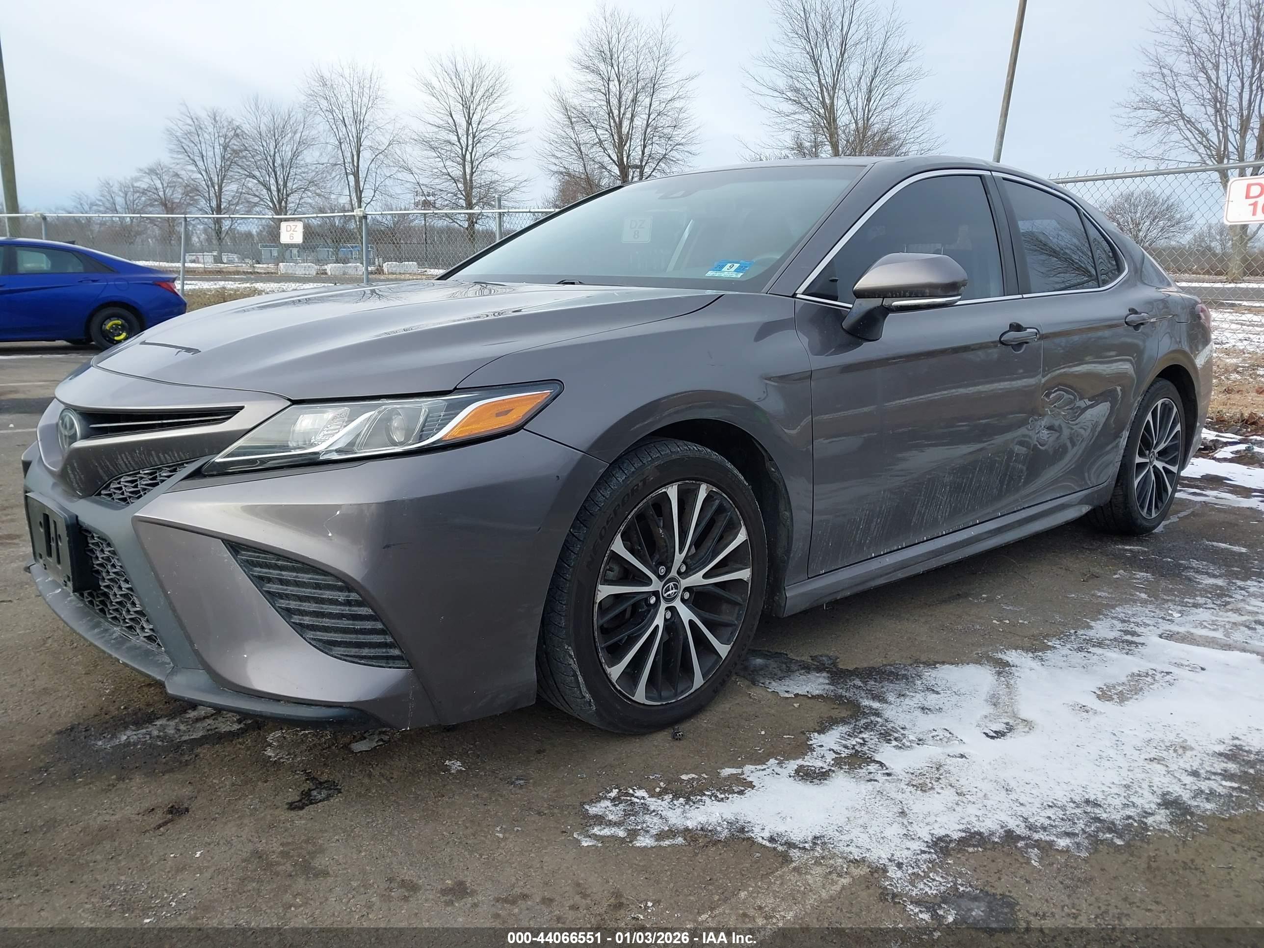 TOYOTA CAMRY image 2
