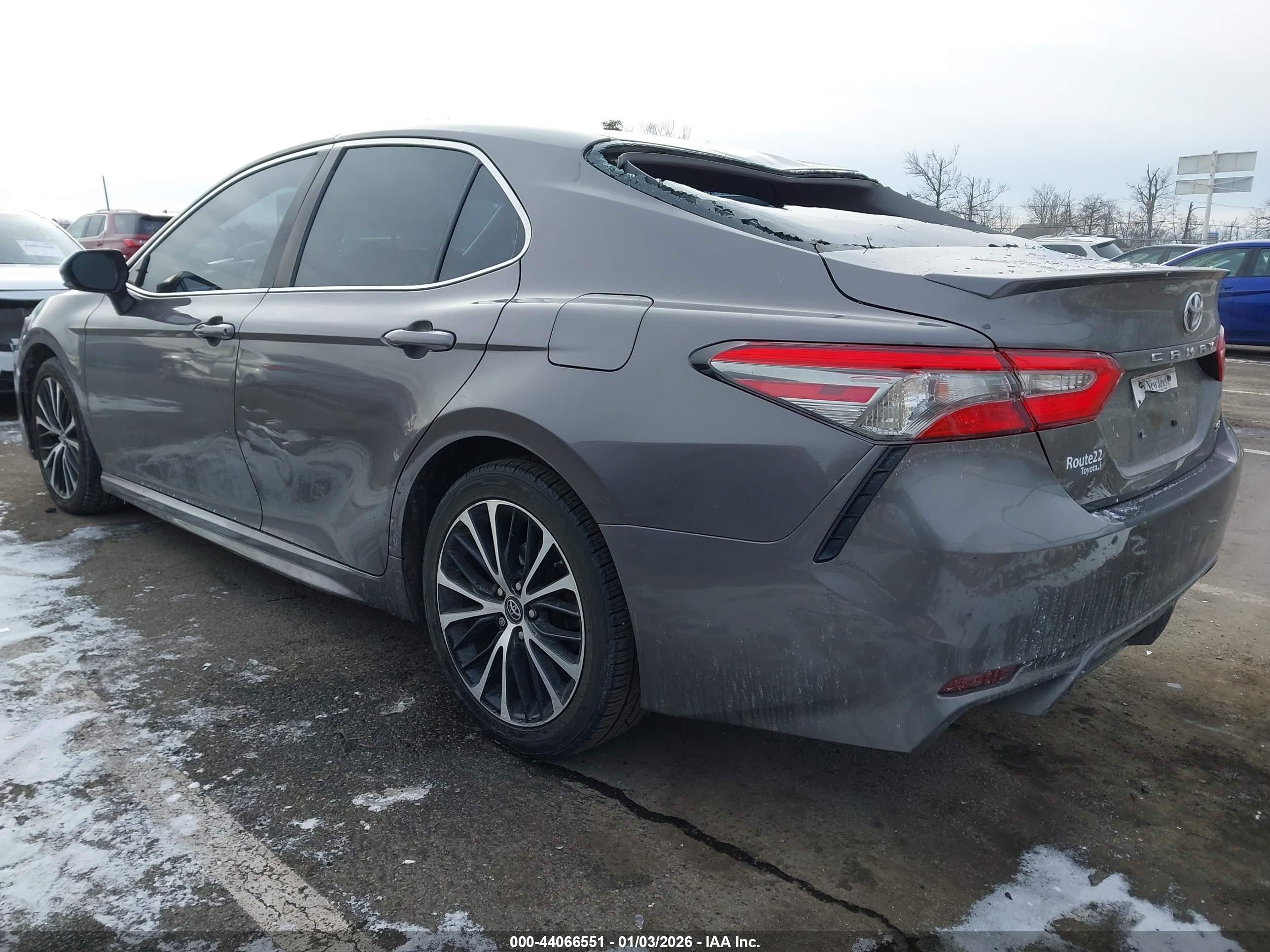 TOYOTA CAMRY image 3