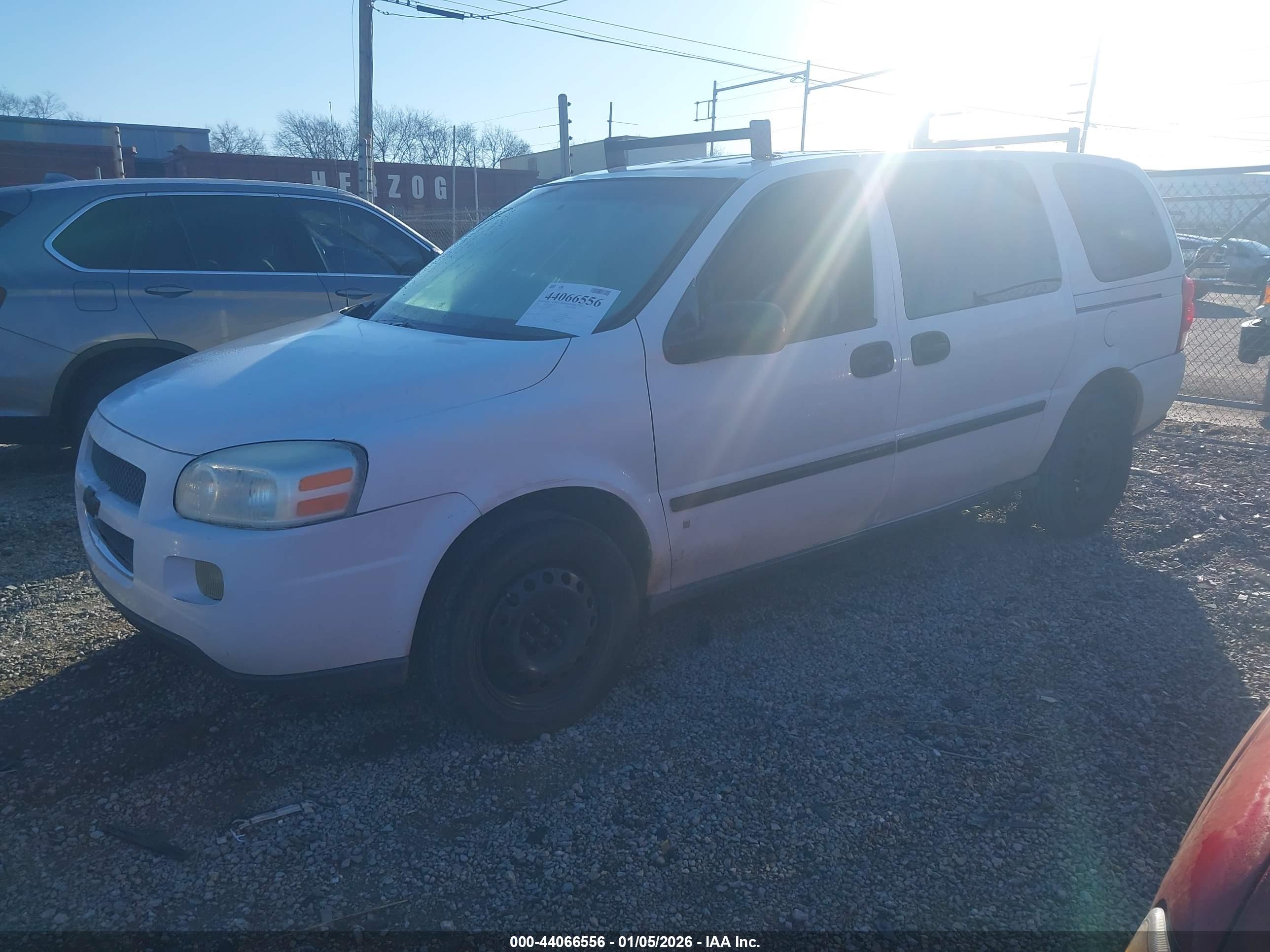 CHEVROLET UPLANDER image 2