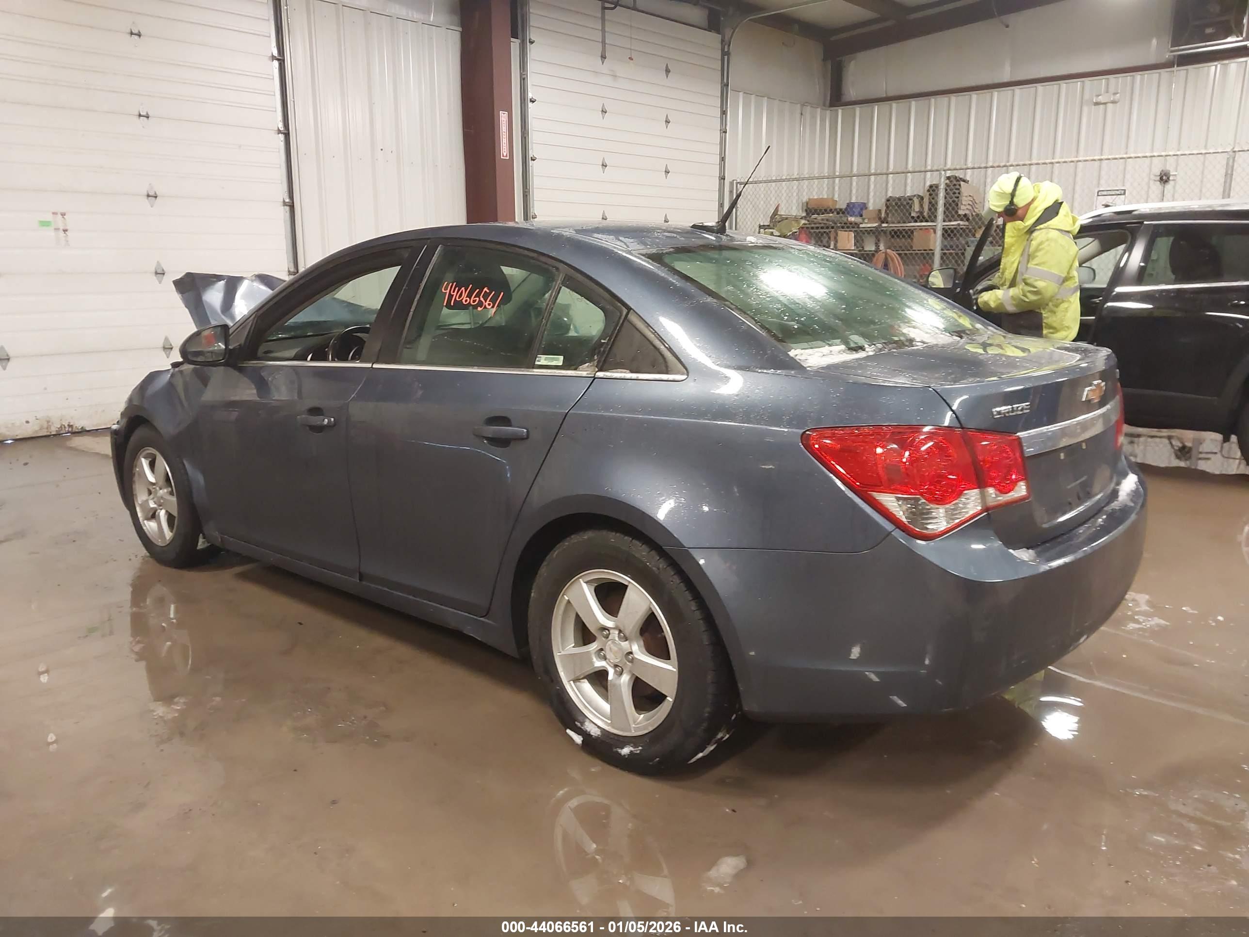 CHEVROLET CRUZE image 3