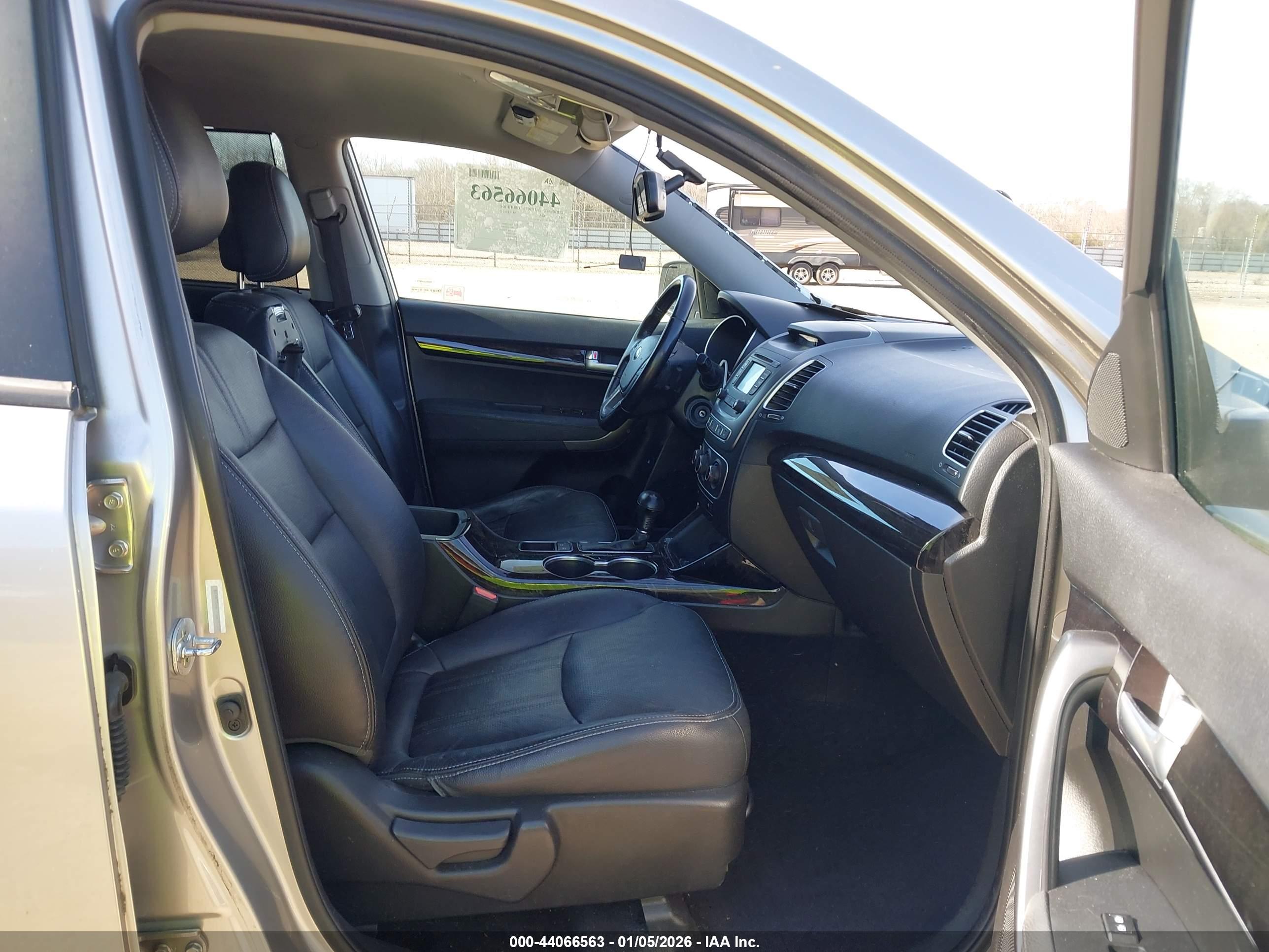 KIA SORENTO image 5