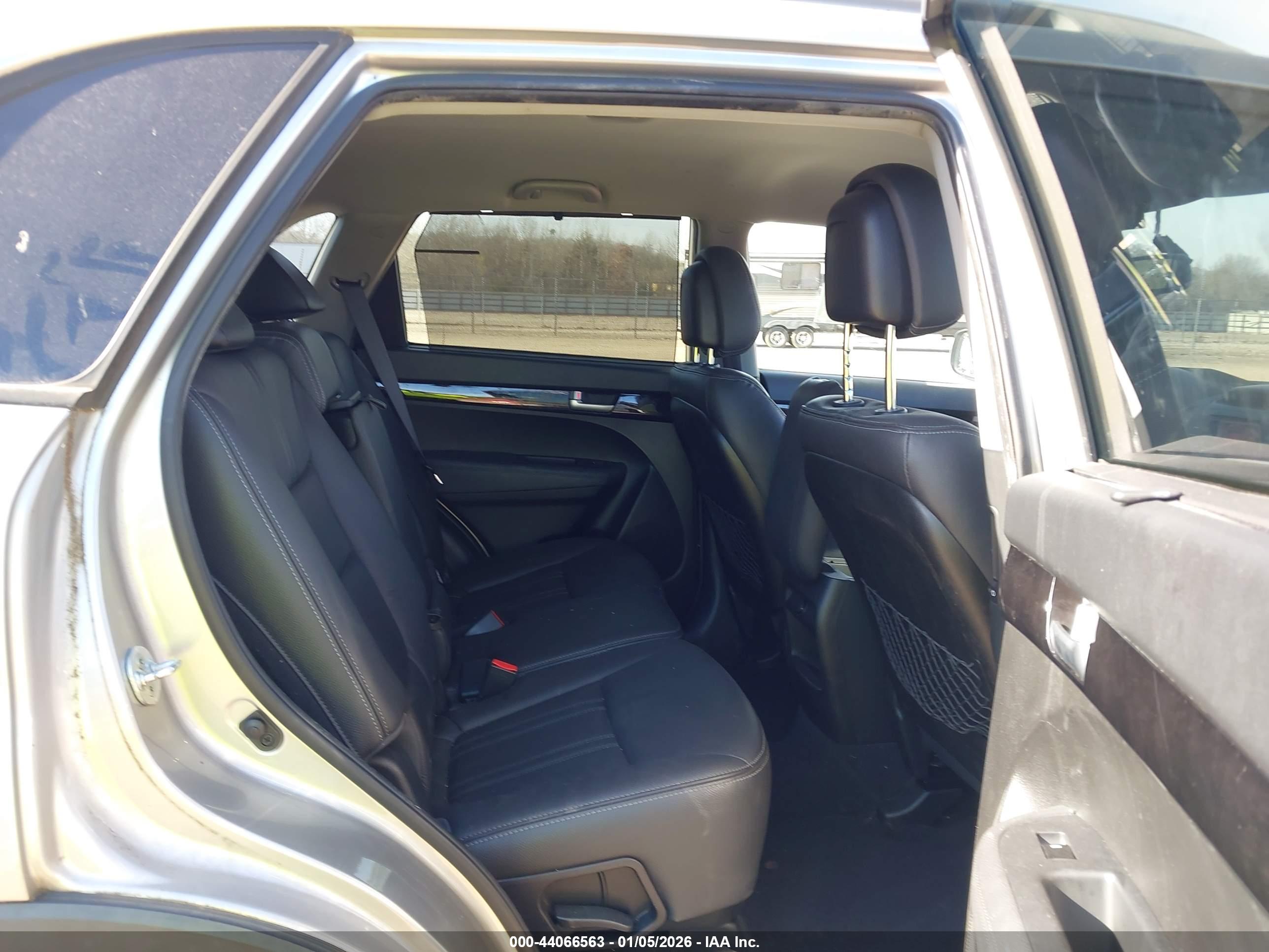 KIA SORENTO image 8