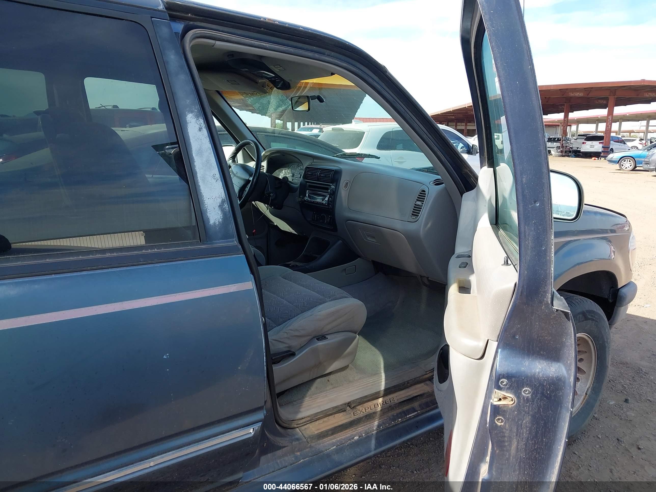 FORD EXPLORER image 5