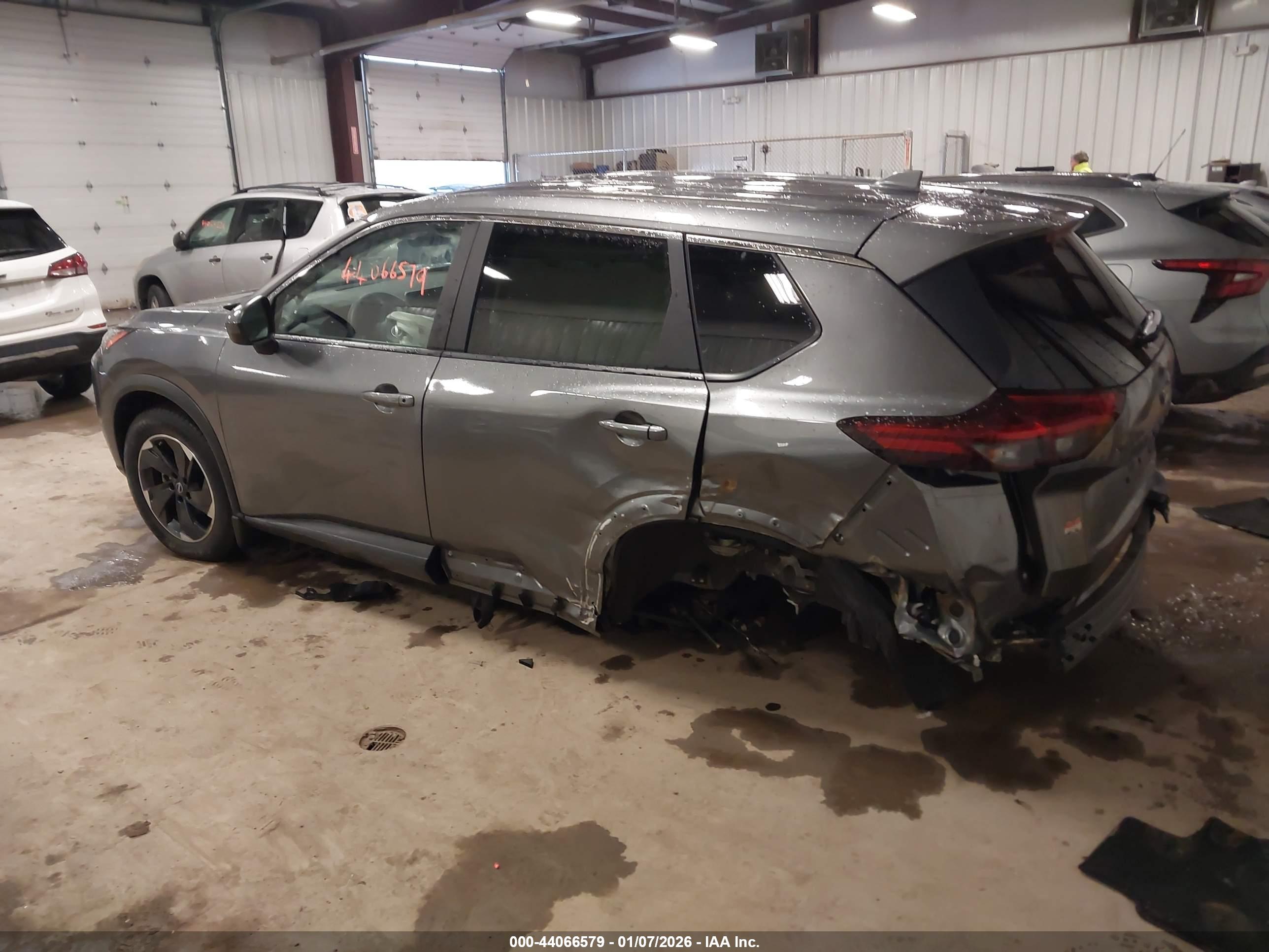 NISSAN ROGUE image 3