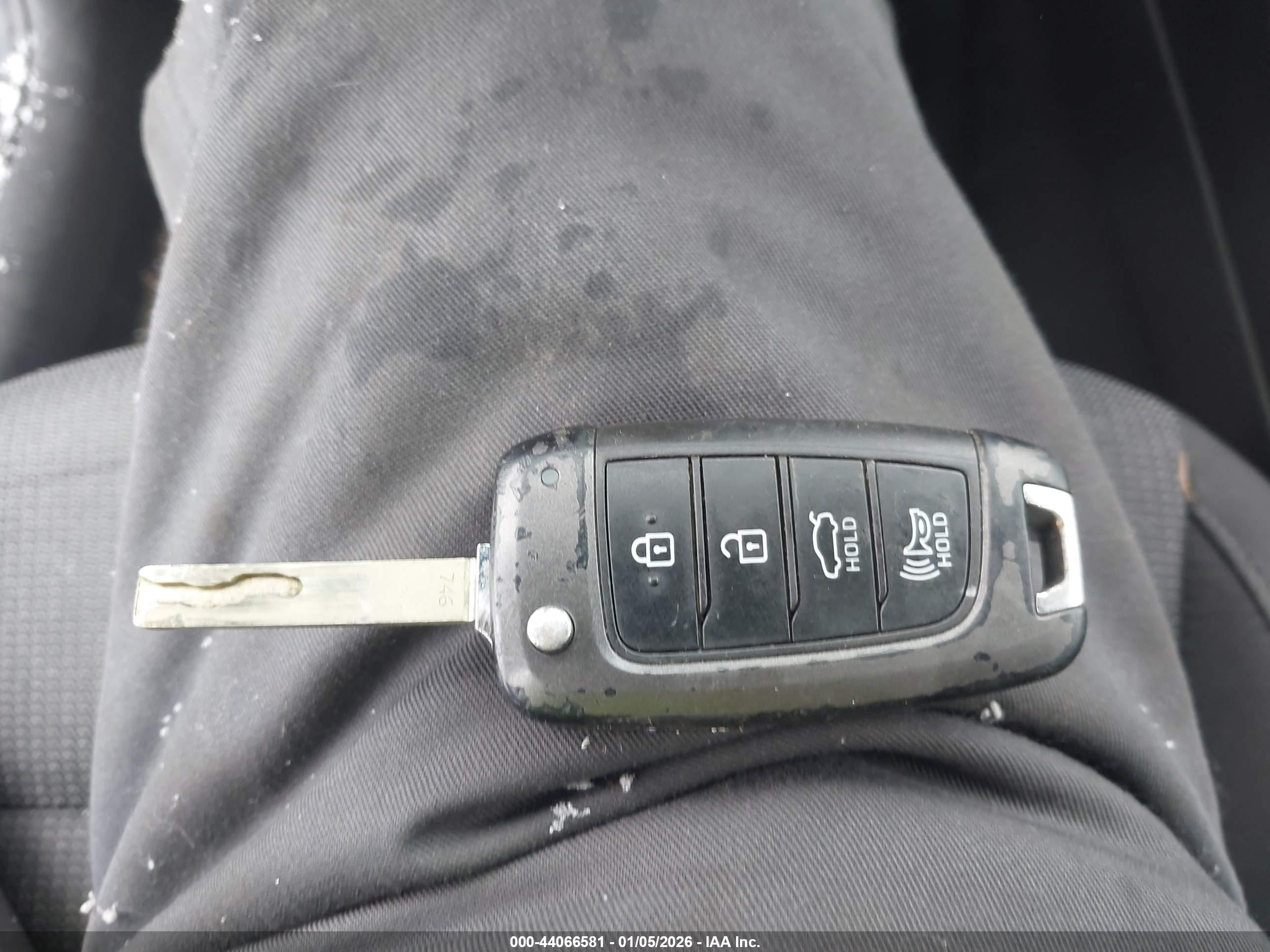 HYUNDAI ACCENT image 11