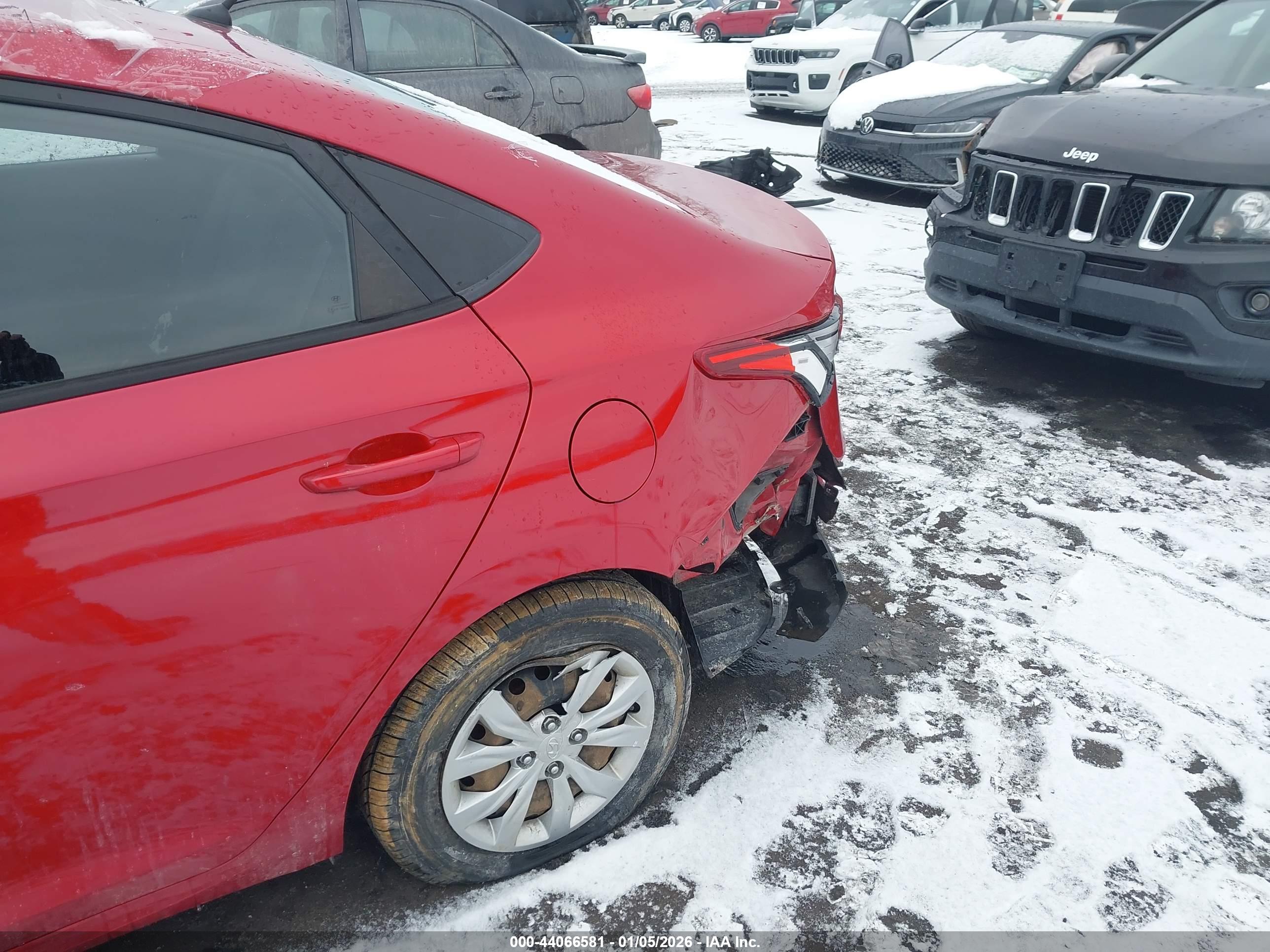 HYUNDAI ACCENT image 6