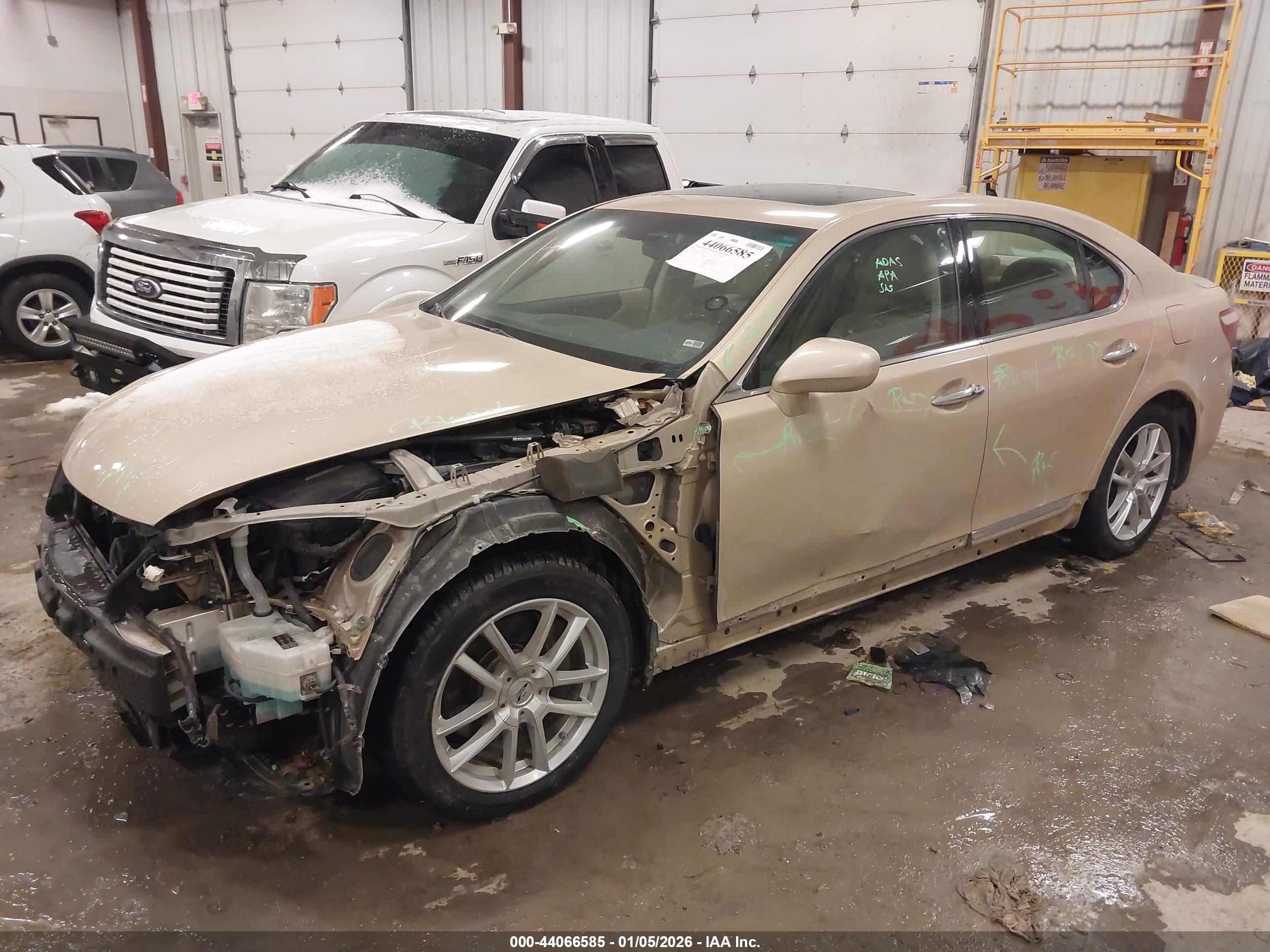 LEXUS LS image 2