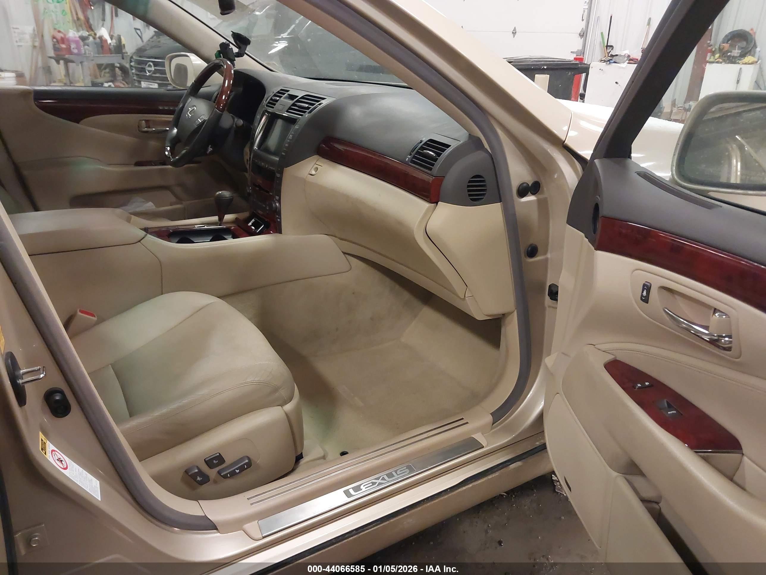 LEXUS LS image 5