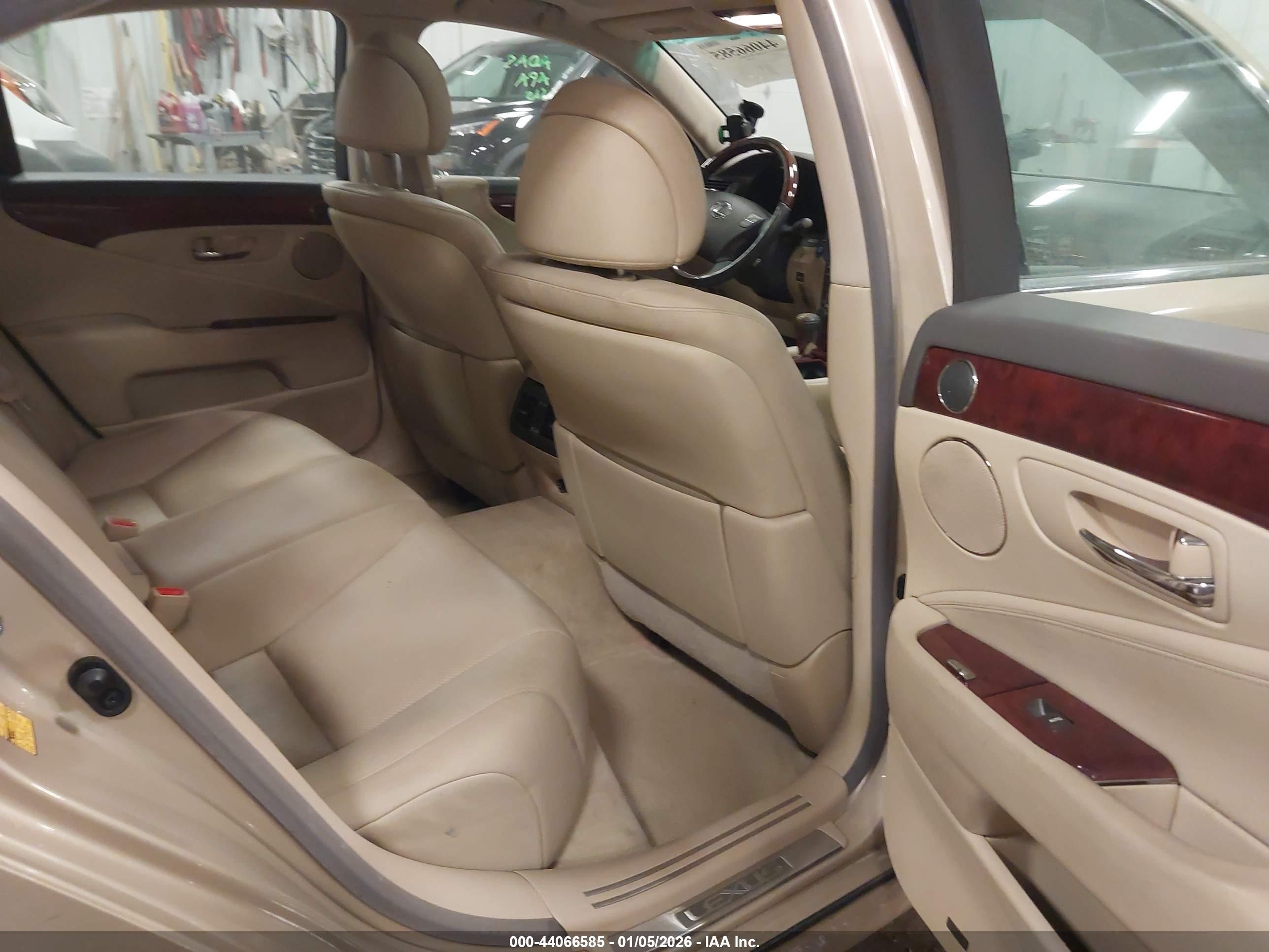 LEXUS LS image 8