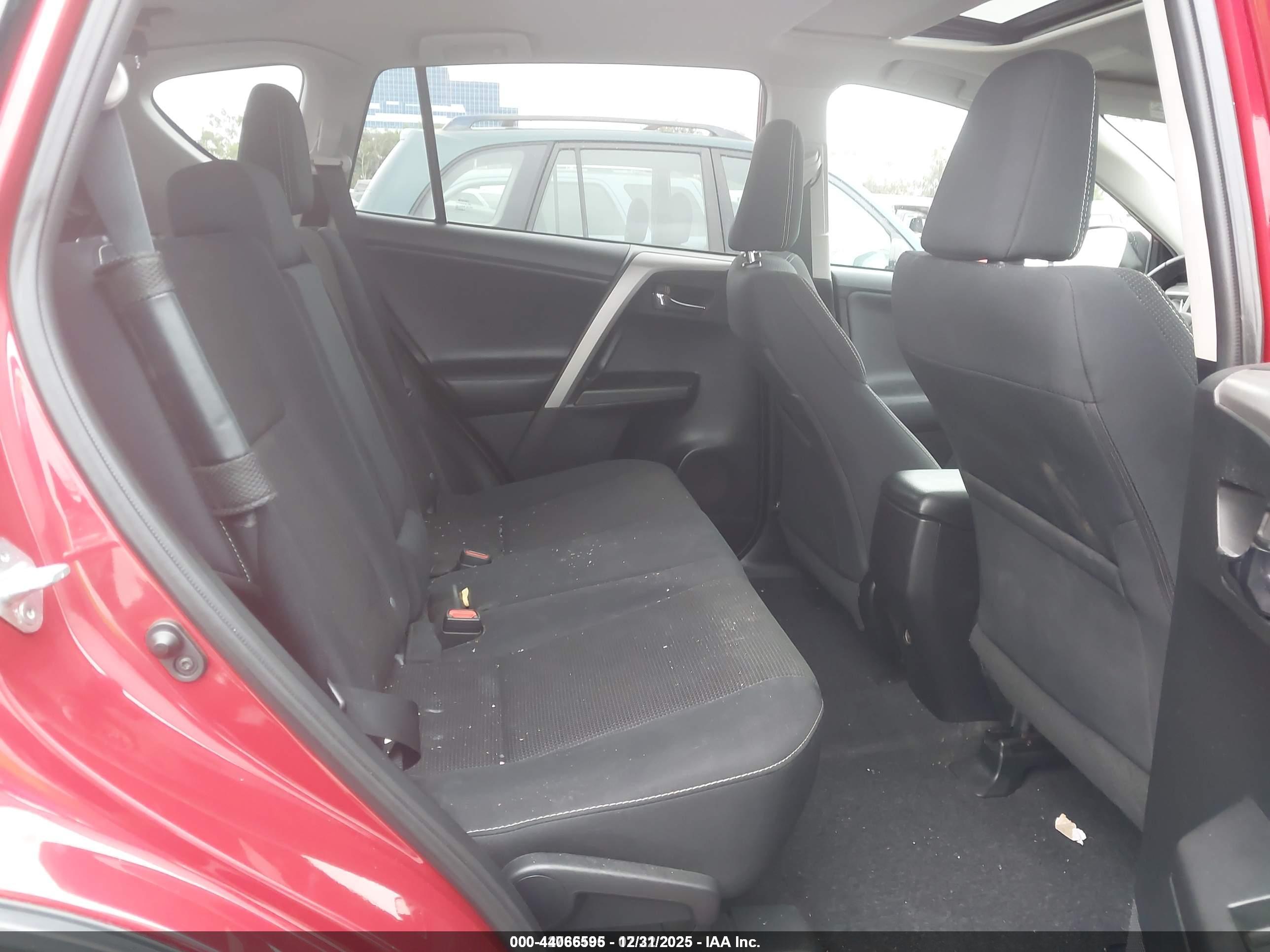 TOYOTA RAV4 image 8