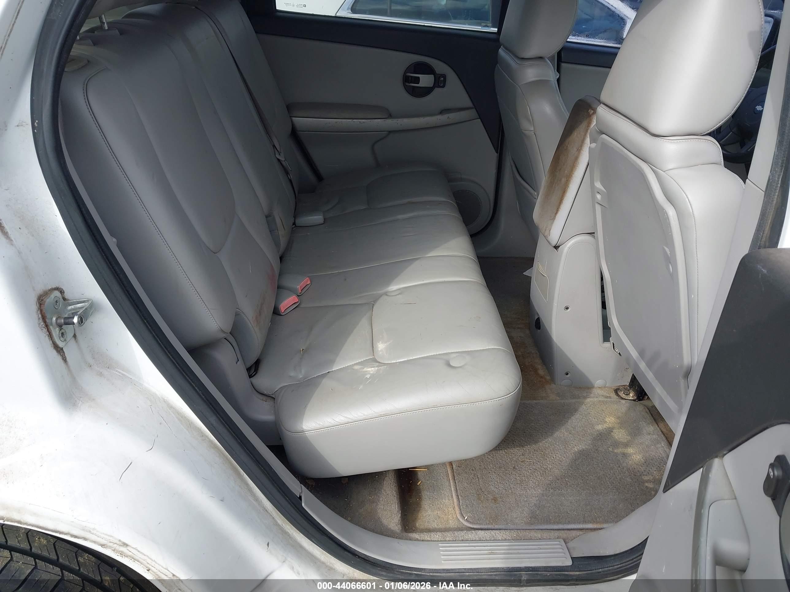 CHEVROLET EQUINOX image 8