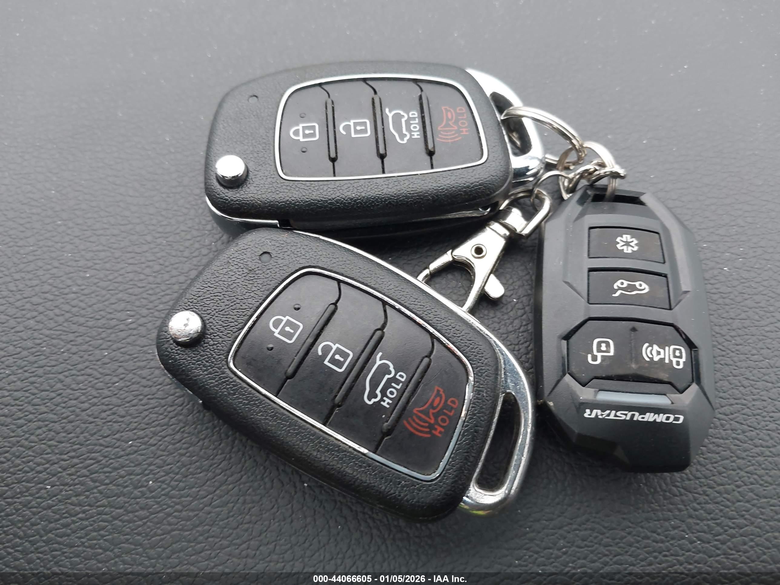 HYUNDAI TUCSON image 11