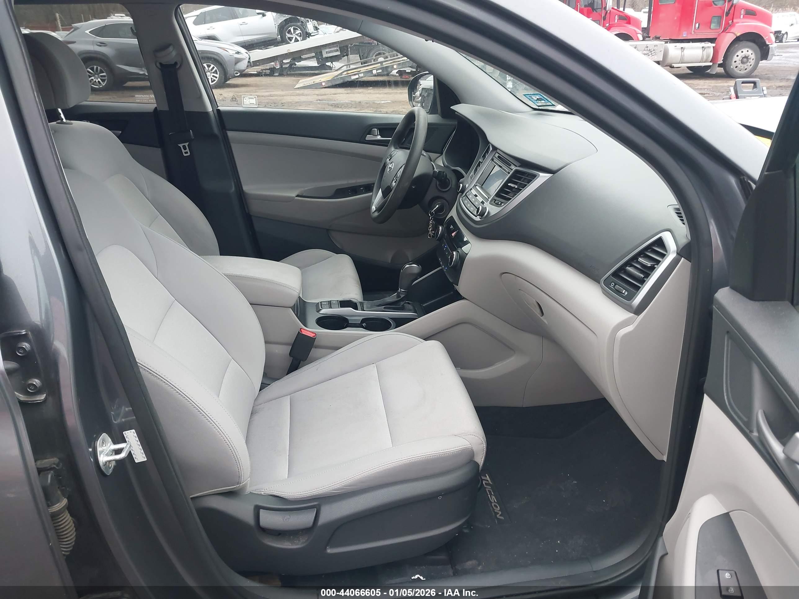 HYUNDAI TUCSON image 5