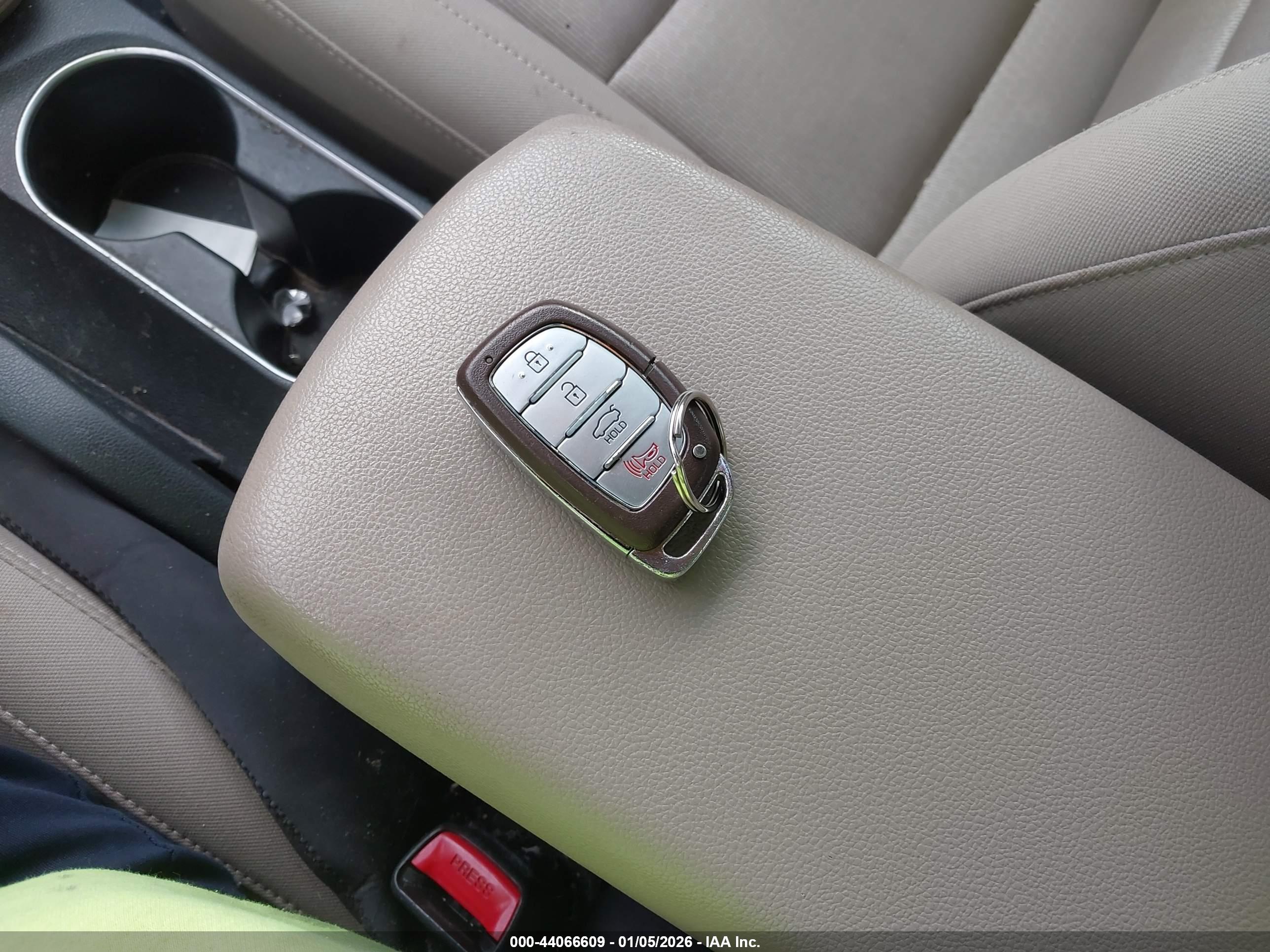 HYUNDAI ELANTRA image 11