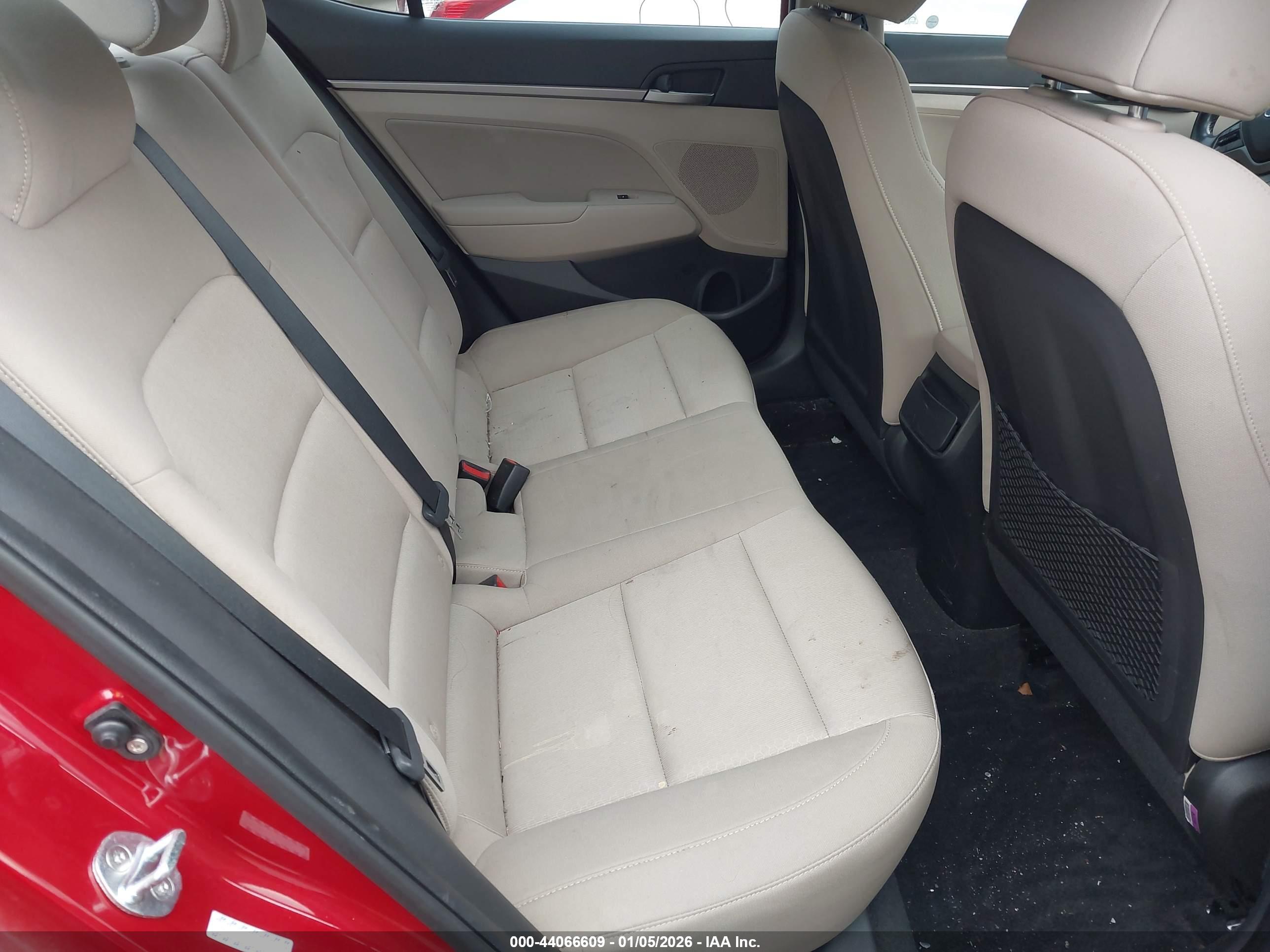 HYUNDAI ELANTRA image 8