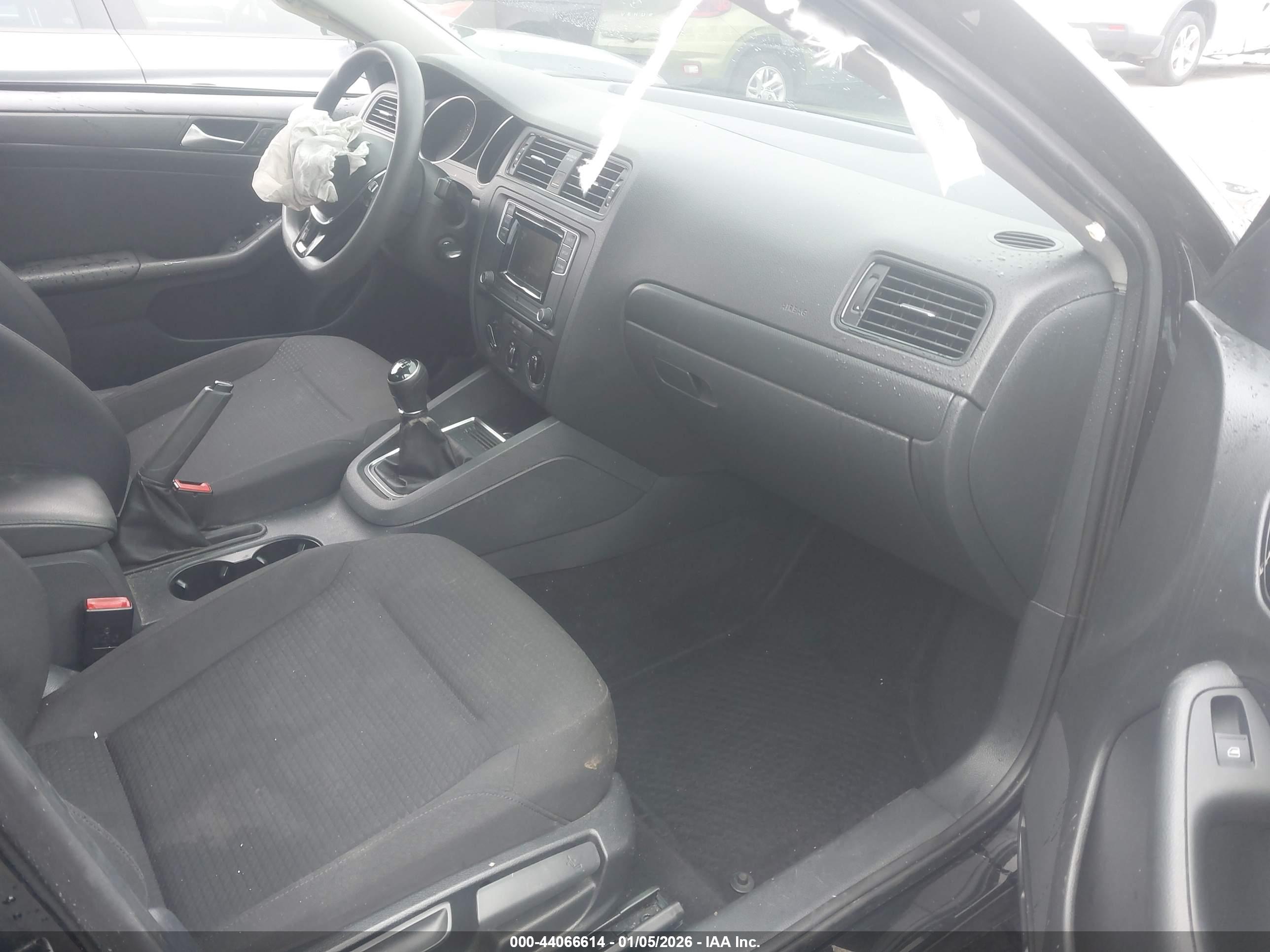 VOLKSWAGEN JETTA image 5