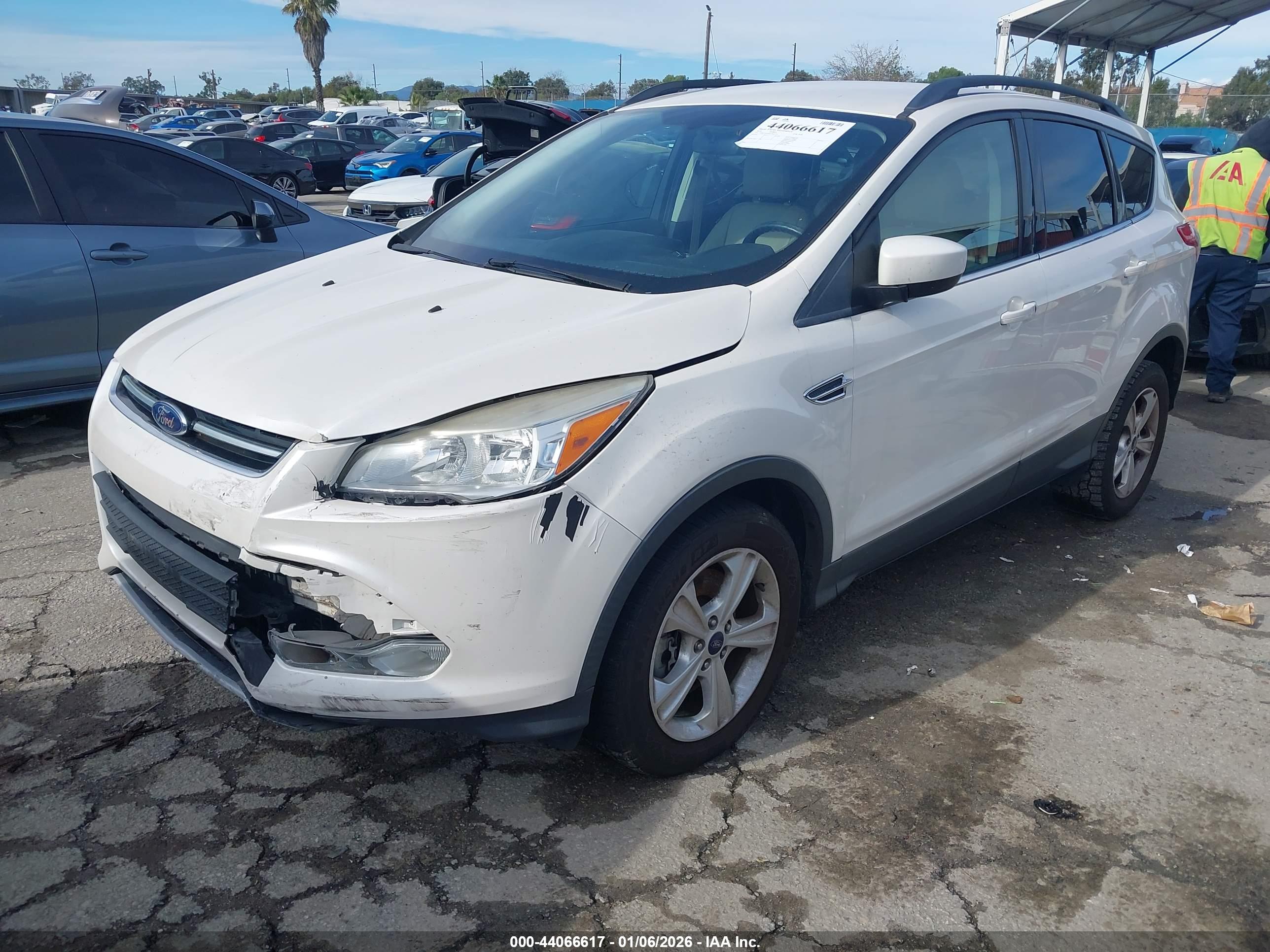 FORD ESCAPE image 2