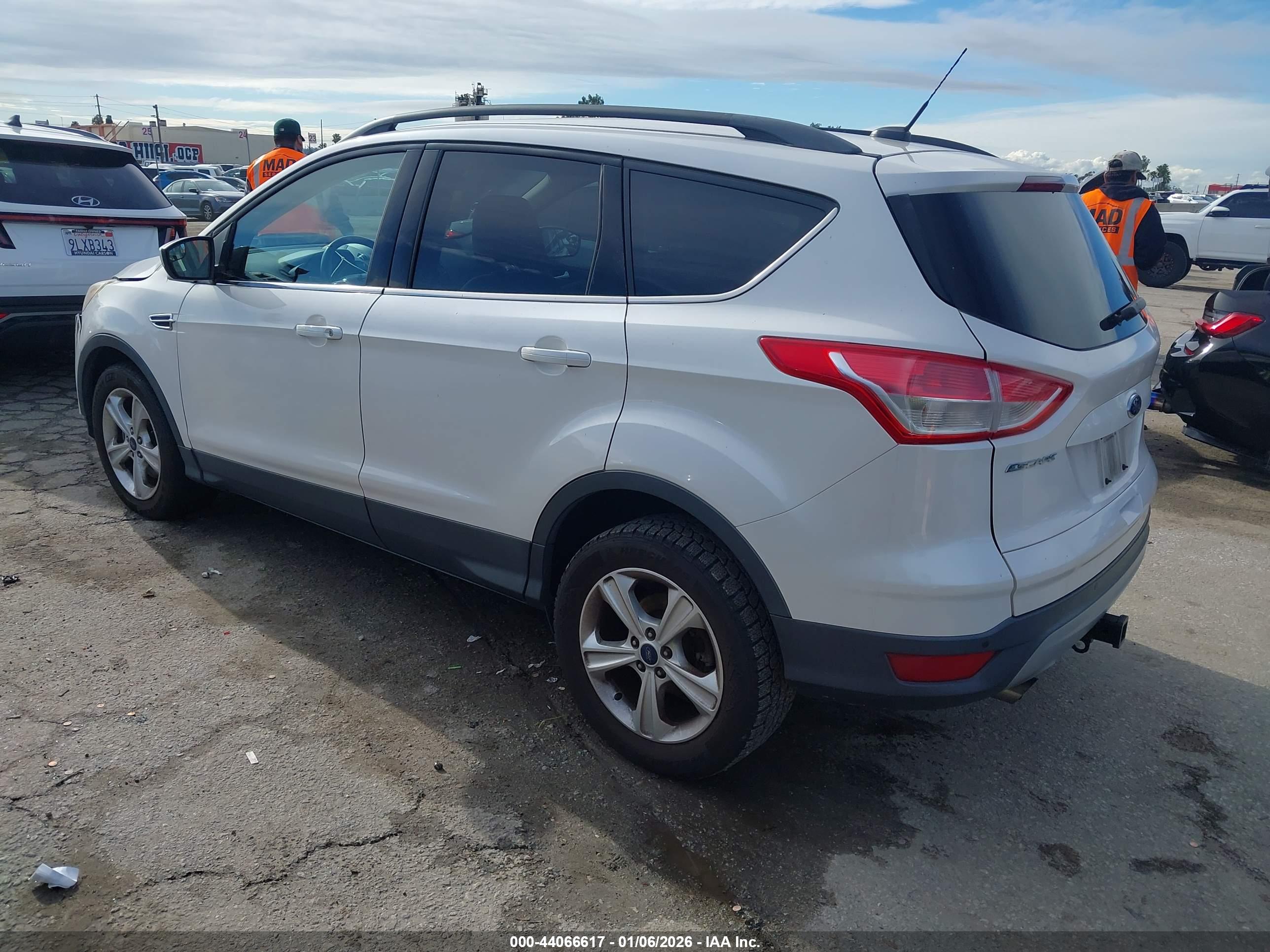 FORD ESCAPE image 3