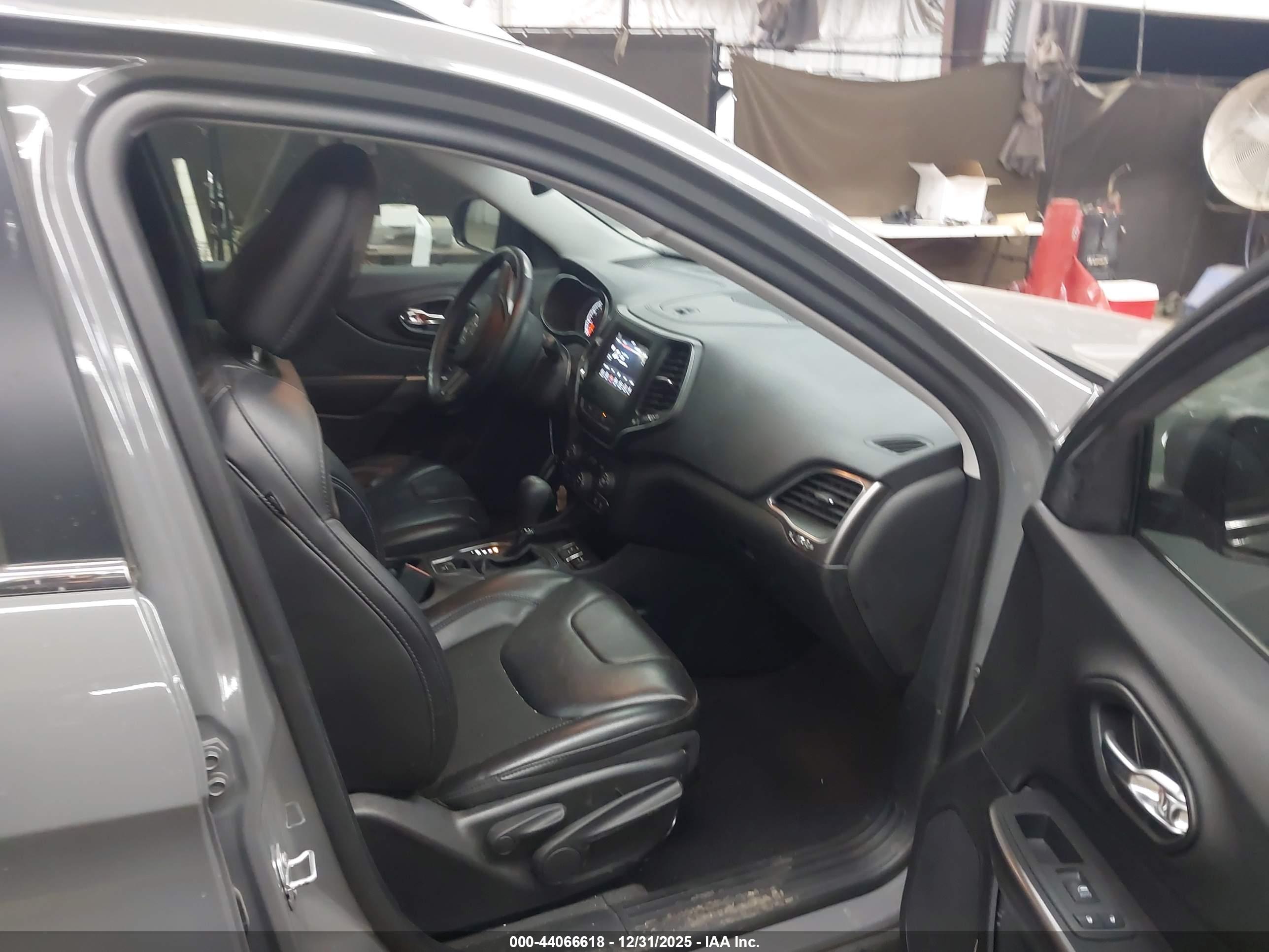 JEEP CHEROKEE image 5
