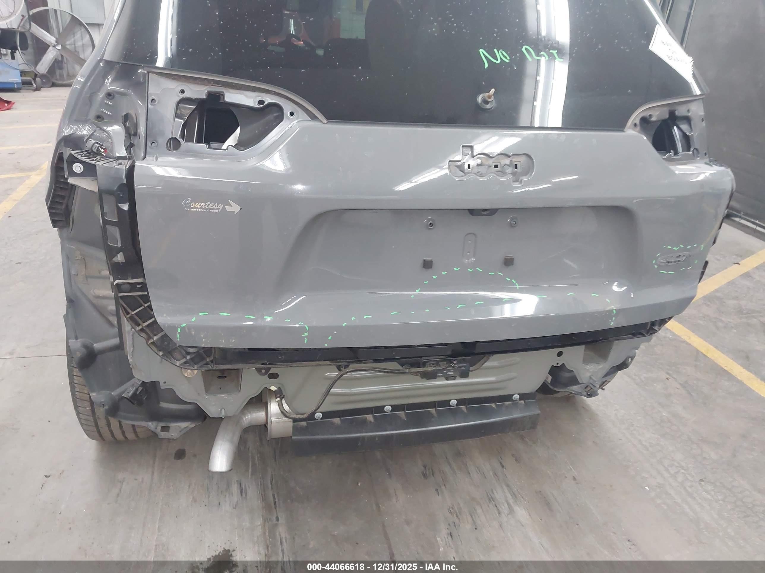 JEEP CHEROKEE image 6