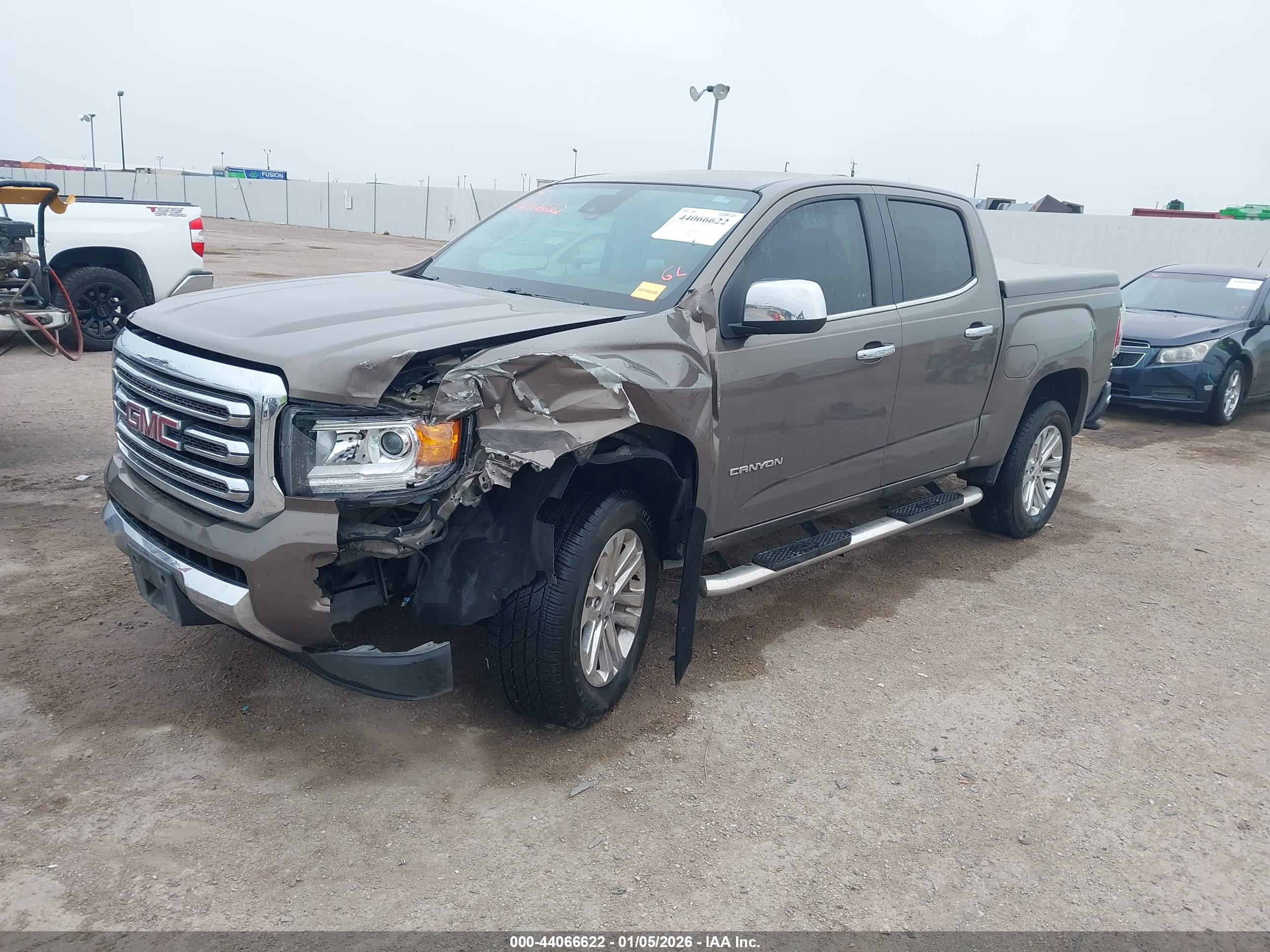 GMC CANYON image 2