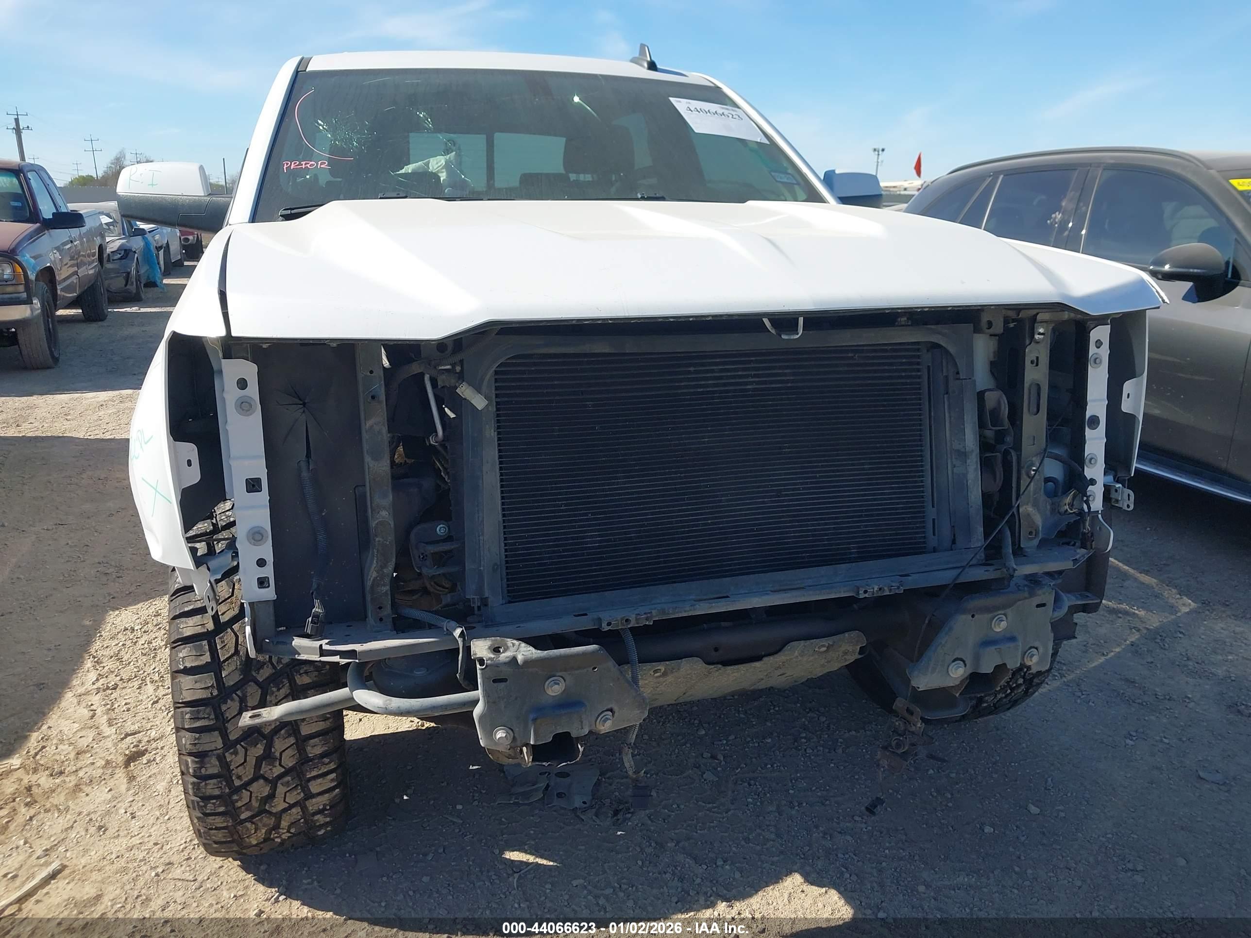 CHEVROLET SILVERADO image 6